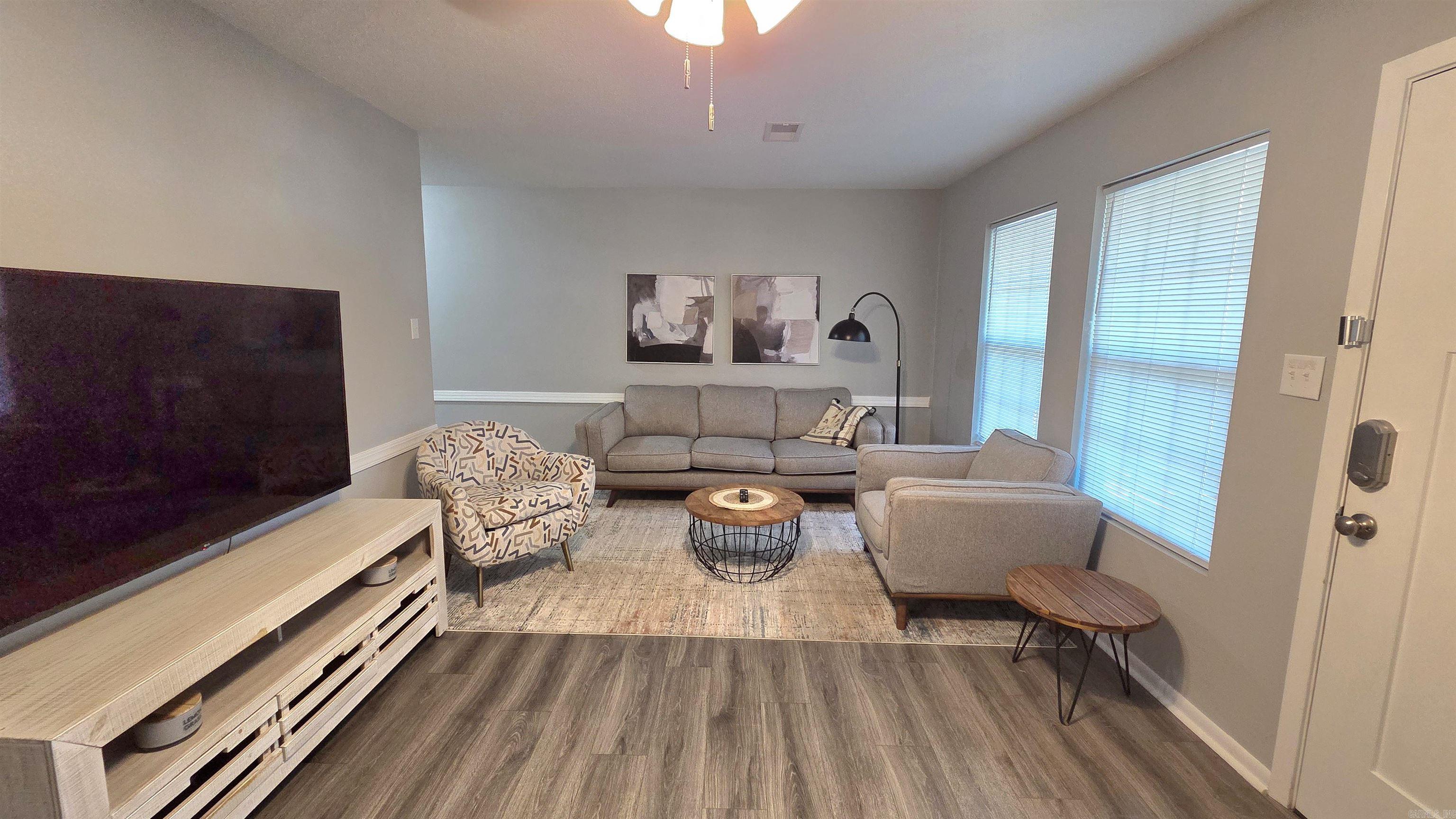 909 Shall Court Property Photo 3