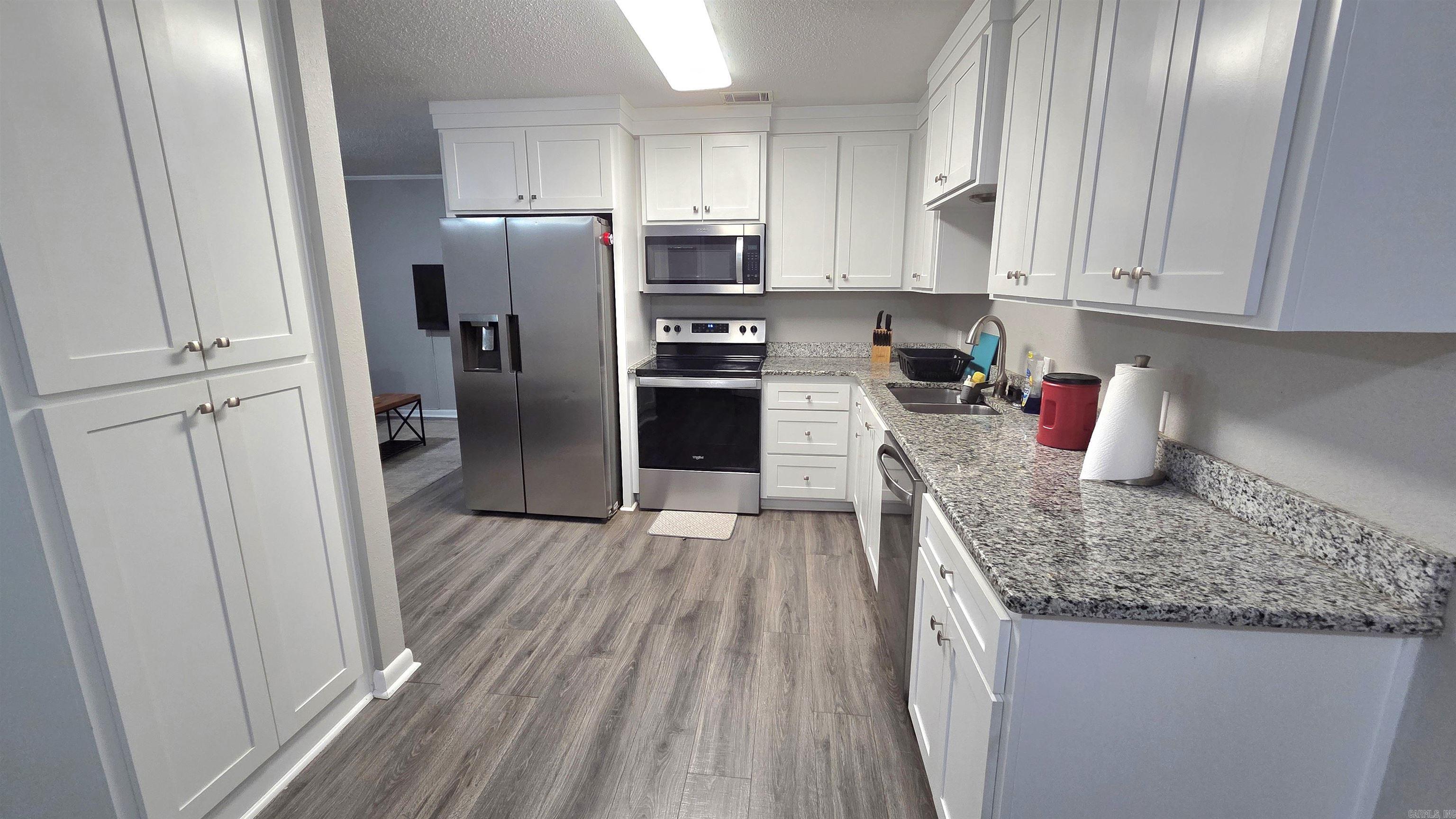 909 Shall Court Property Photo 5