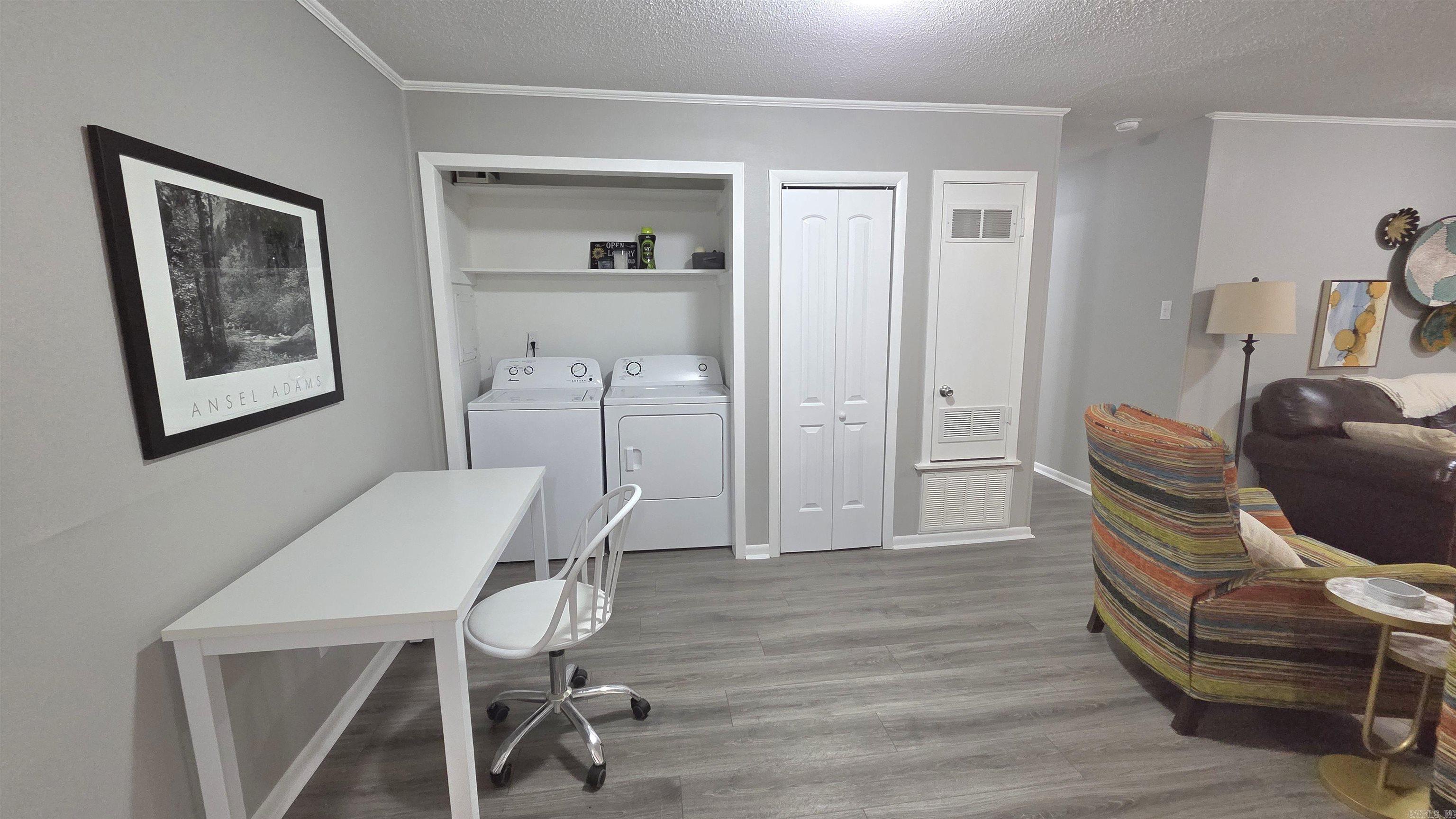 909 Shall Court Property Photo 9