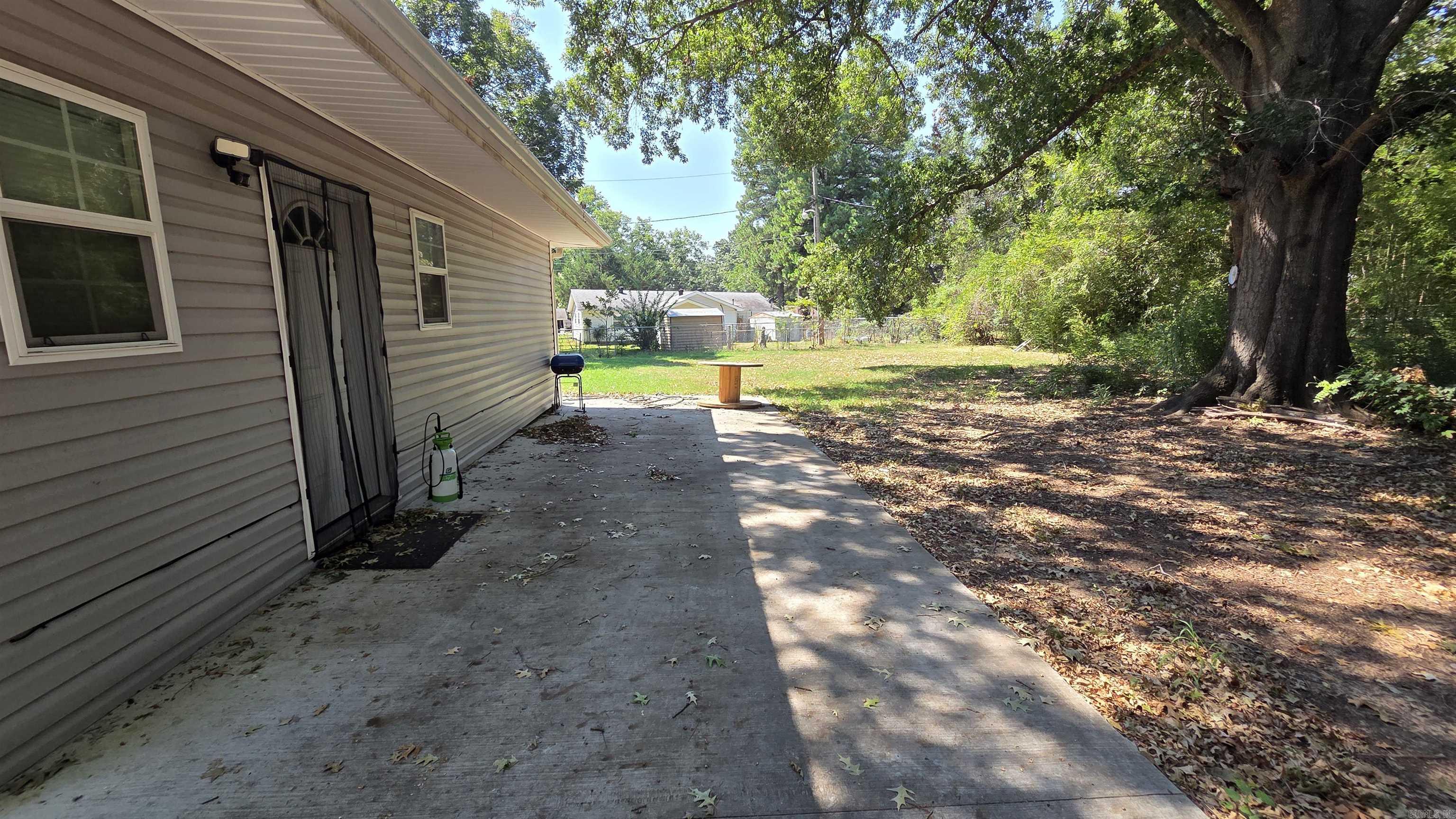 909 Shall Court Property Photo 22