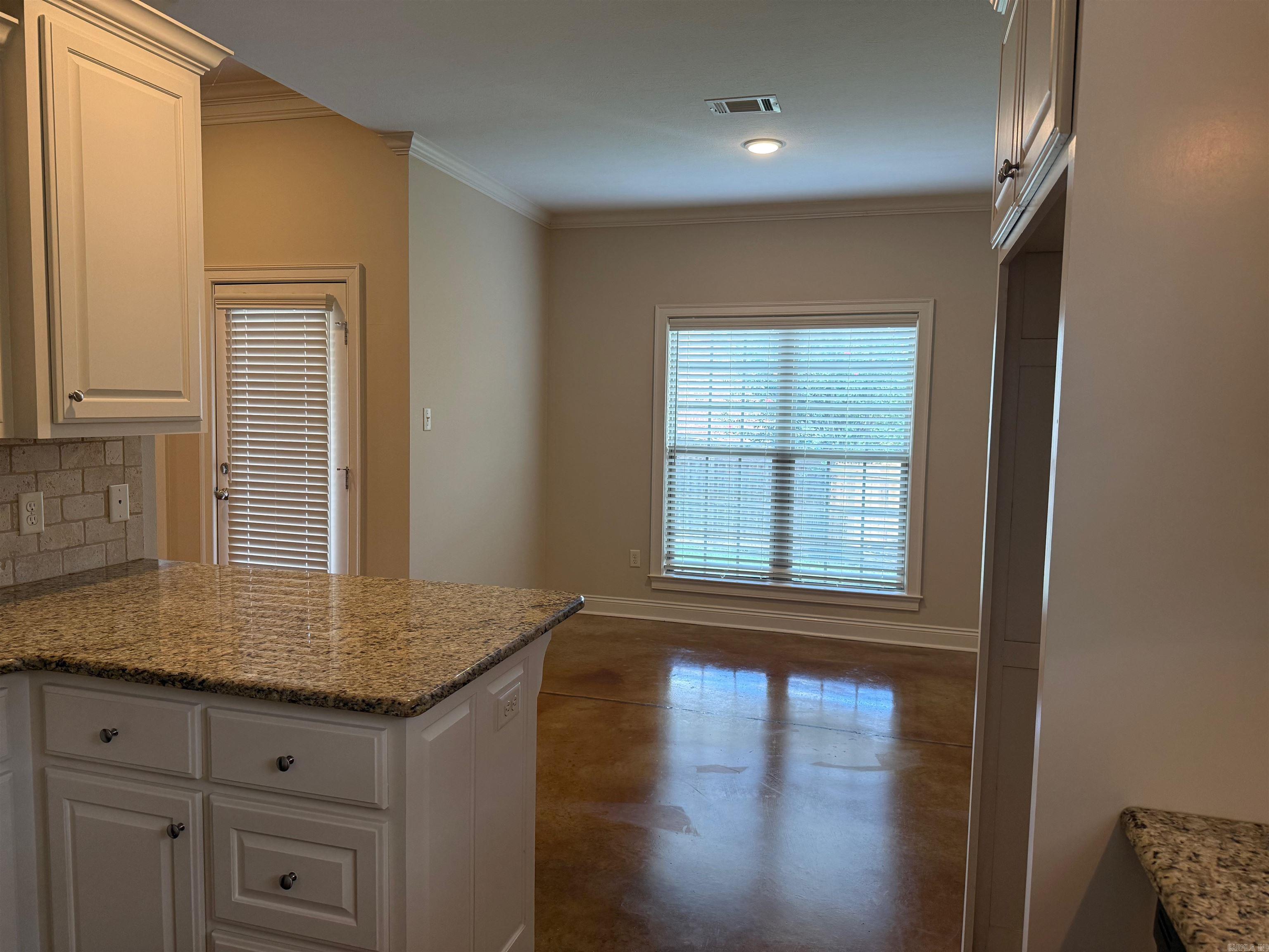 2505 Eighteen Loop Property Photo 8