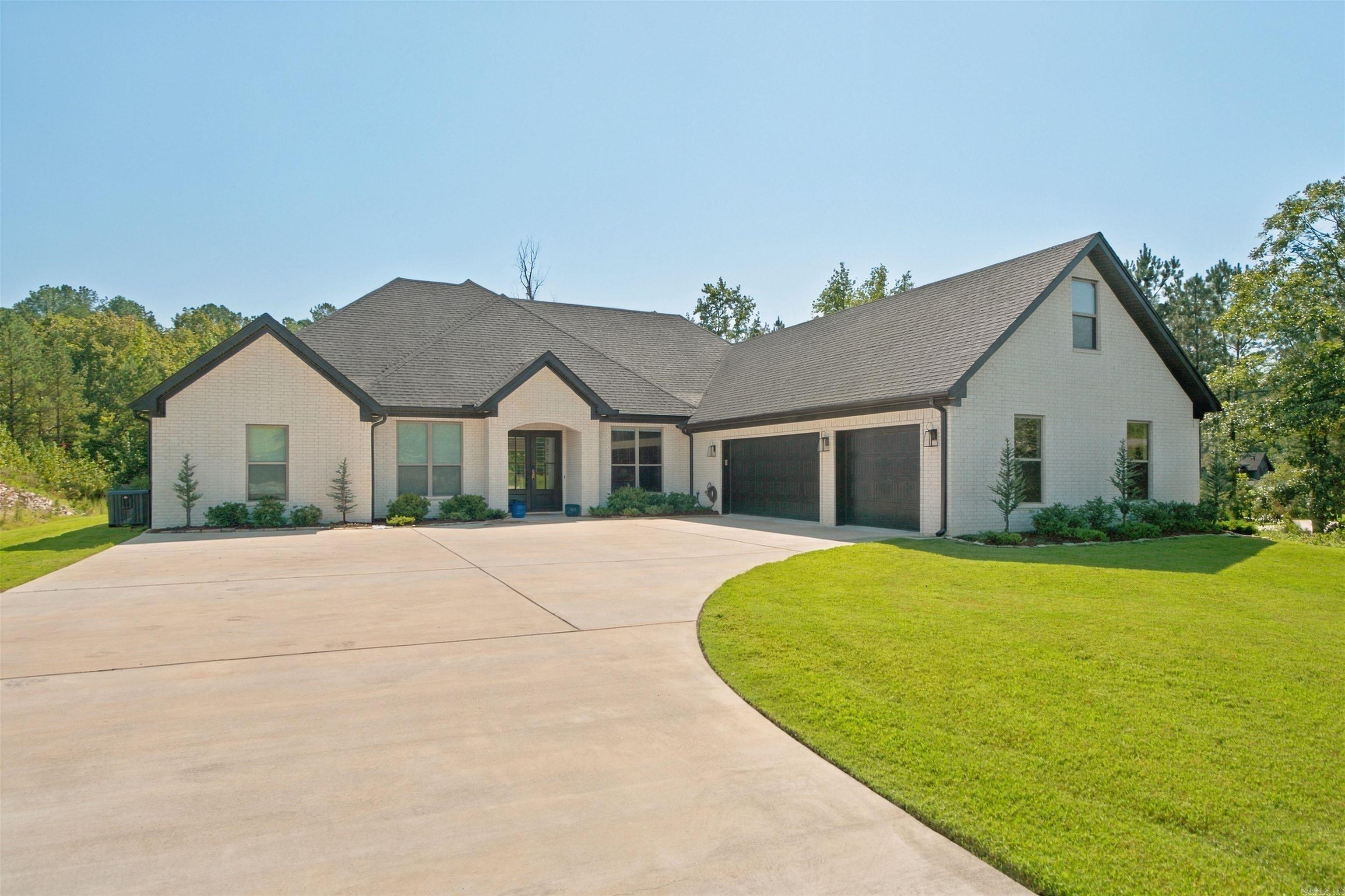 646 Glenwood Springs Drive Property Photo 2