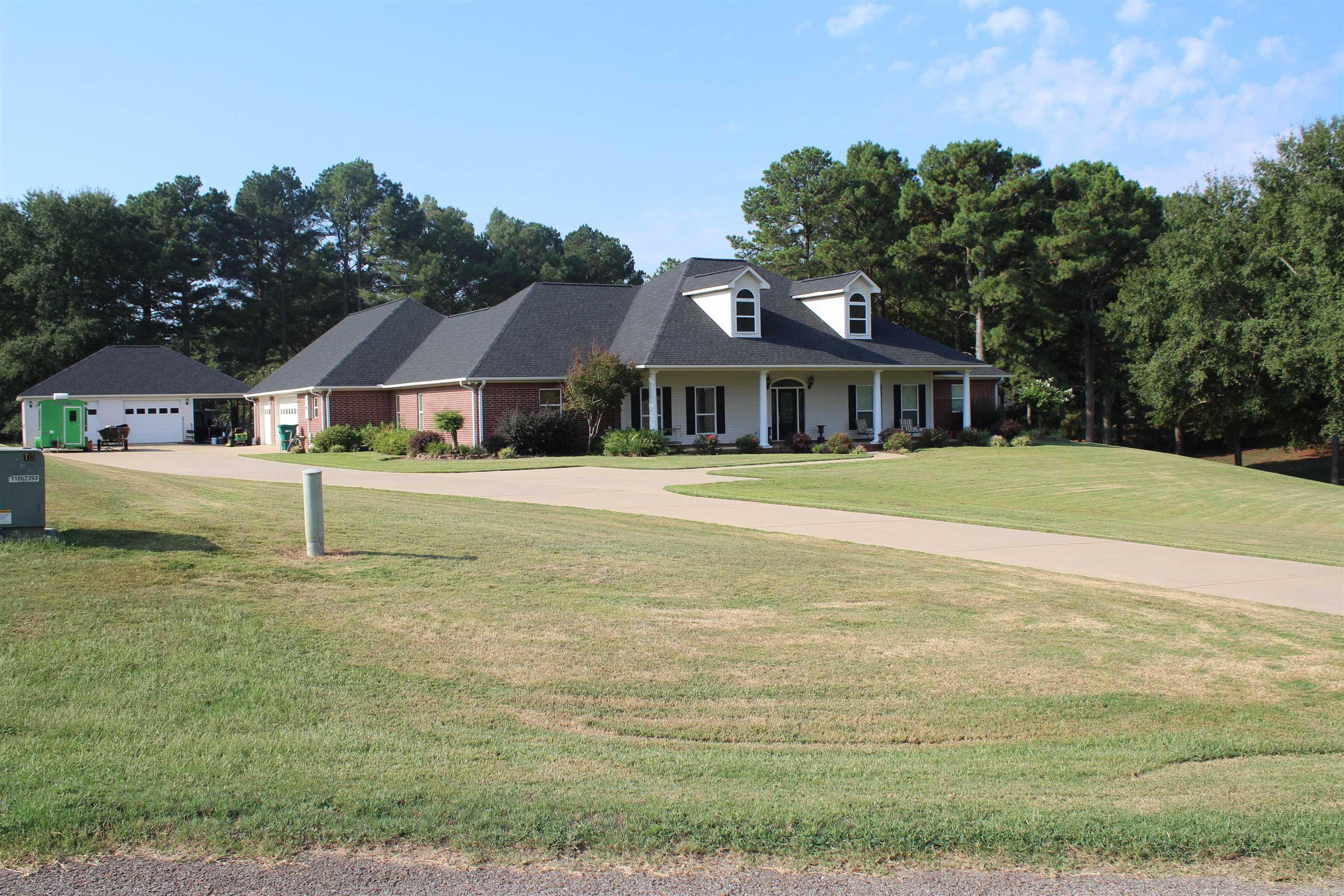899 Deerwood Ln. Property Photo 1
