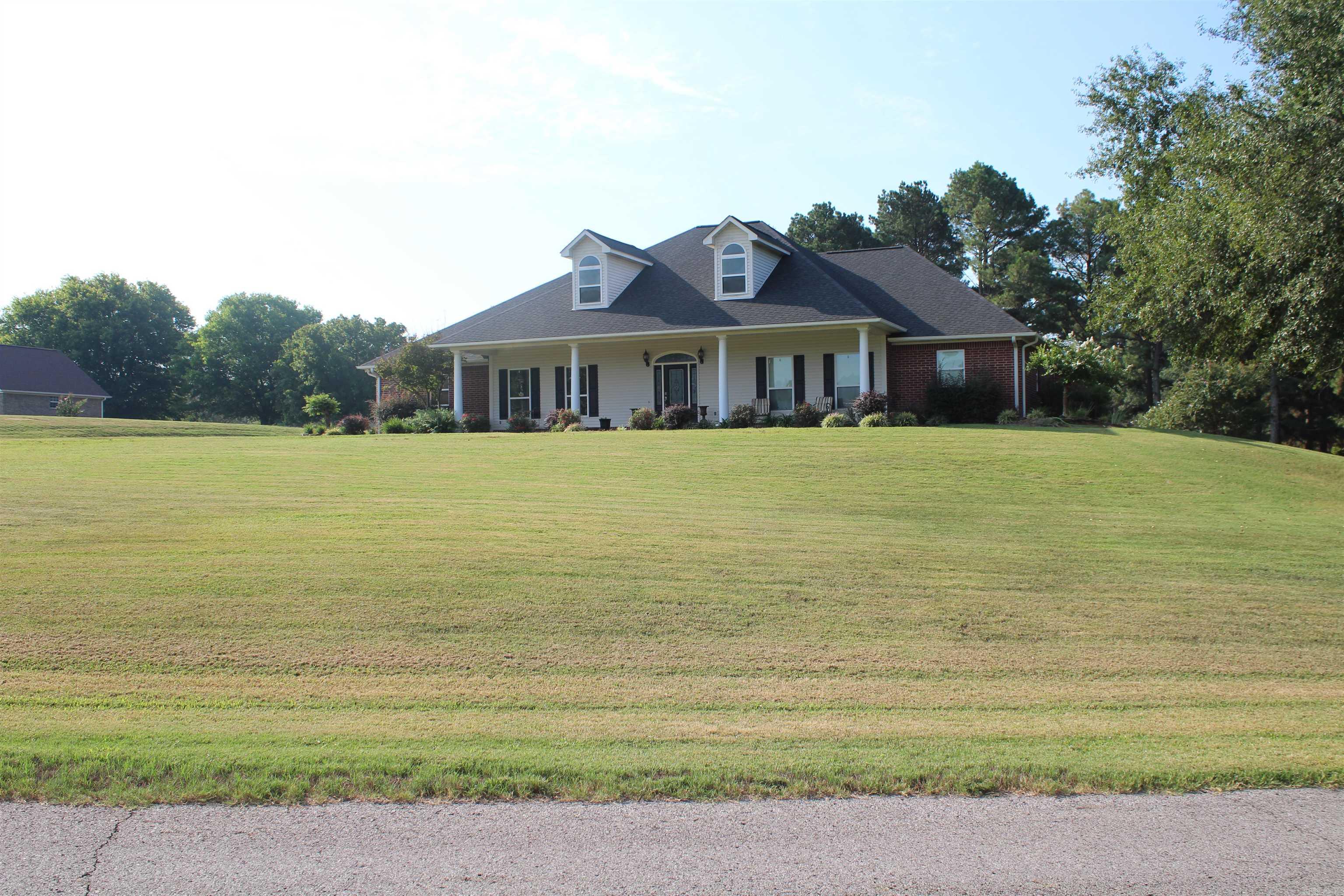 899 Deerwood Ln. Property Photo 3