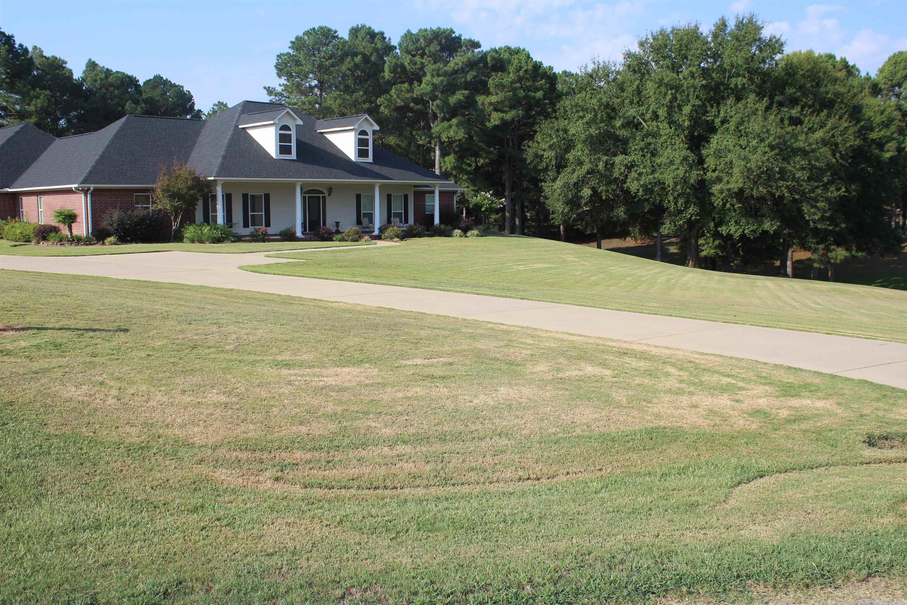899 Deerwood Ln. Property Photo 4