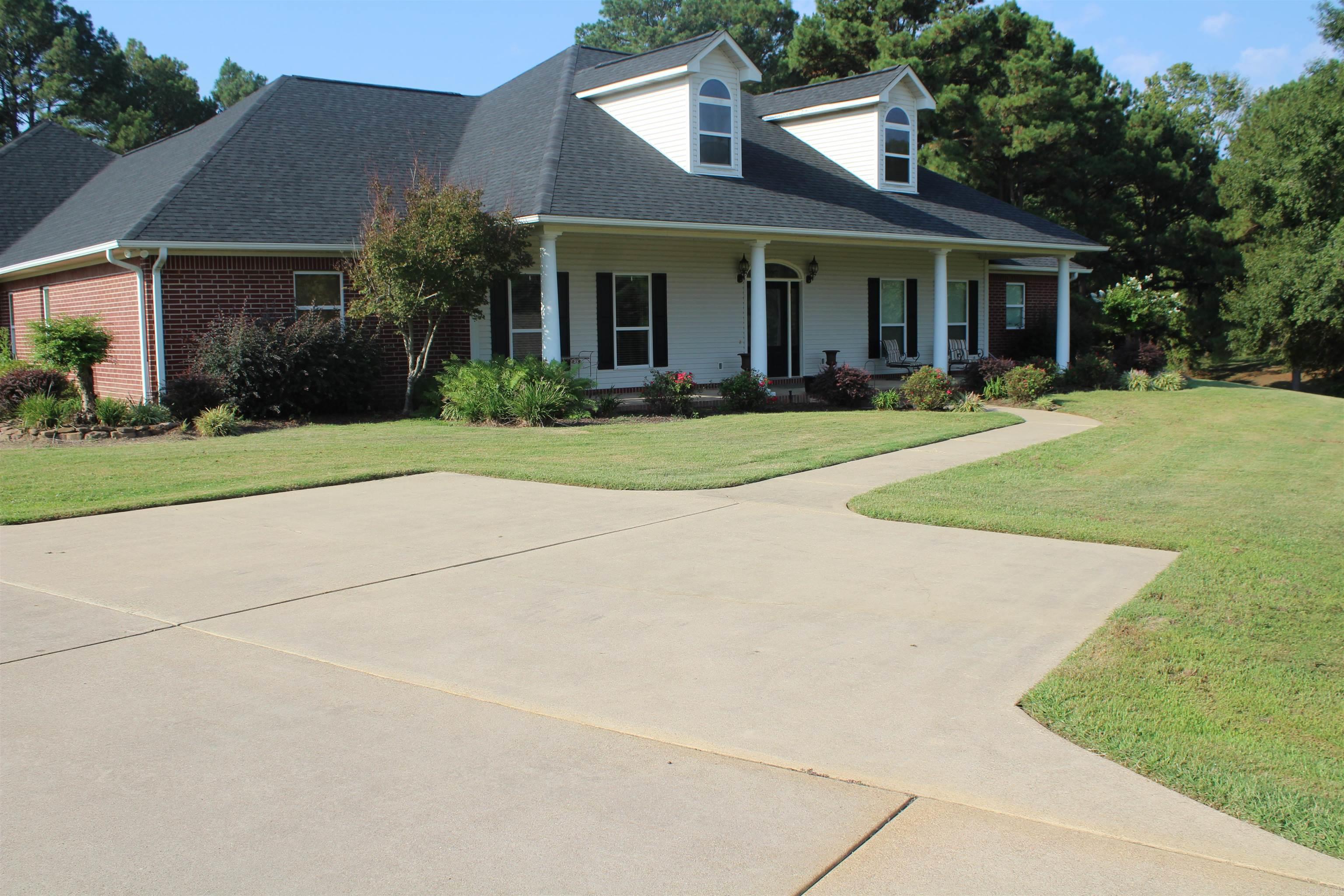 899 Deerwood Ln. Property Photo 5