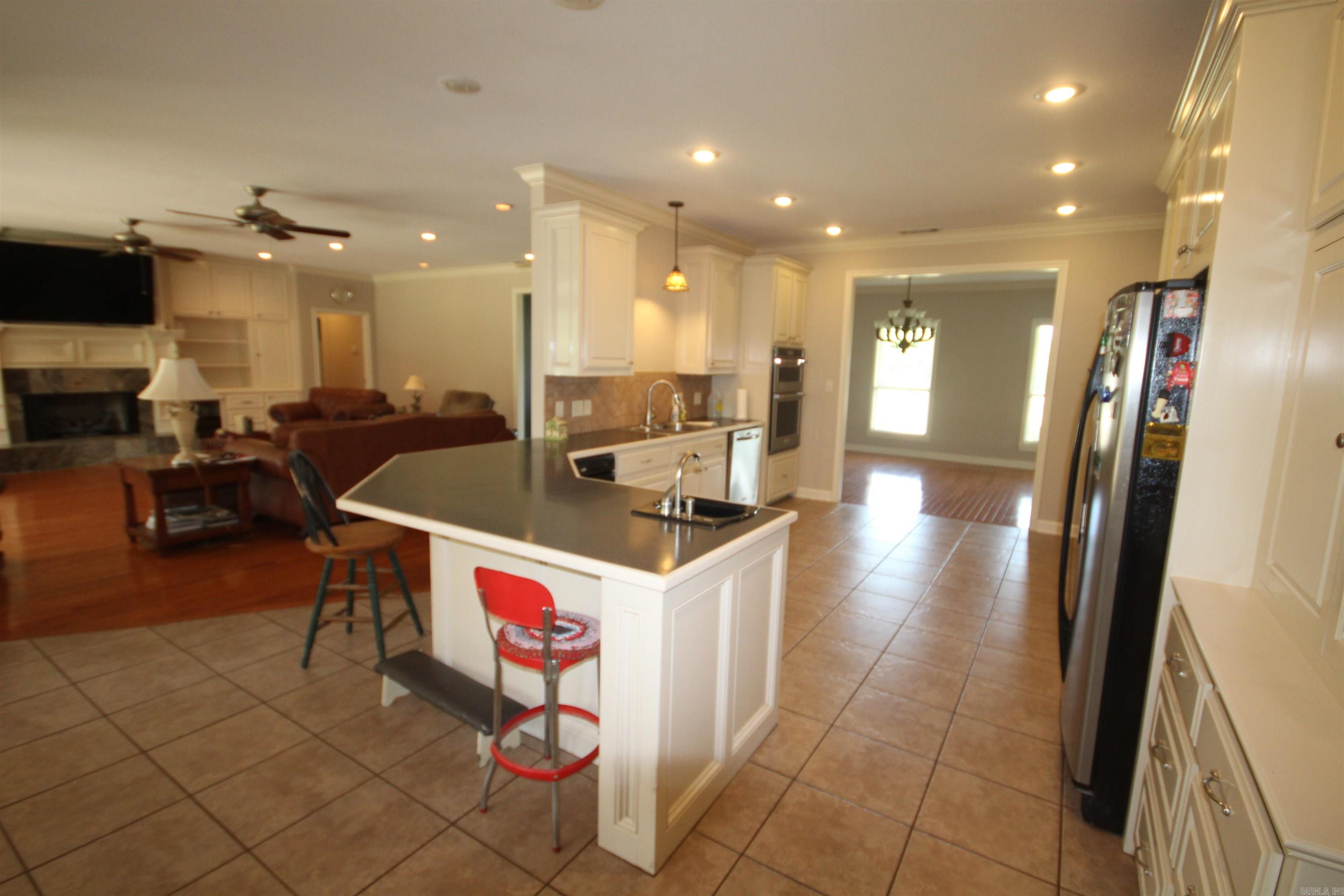 899 Deerwood Ln. Property Photo 9
