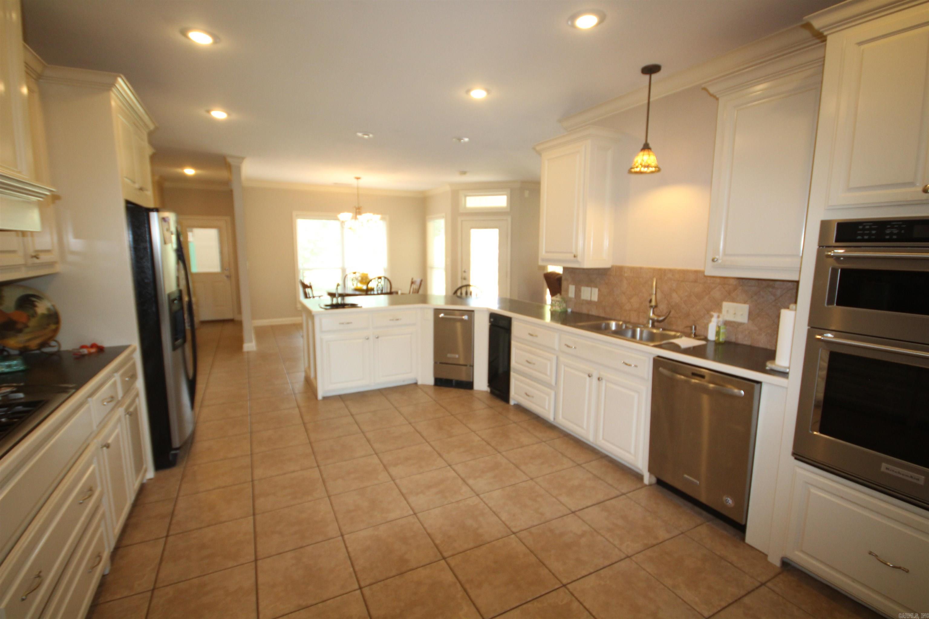 899 Deerwood Ln. Property Photo 10
