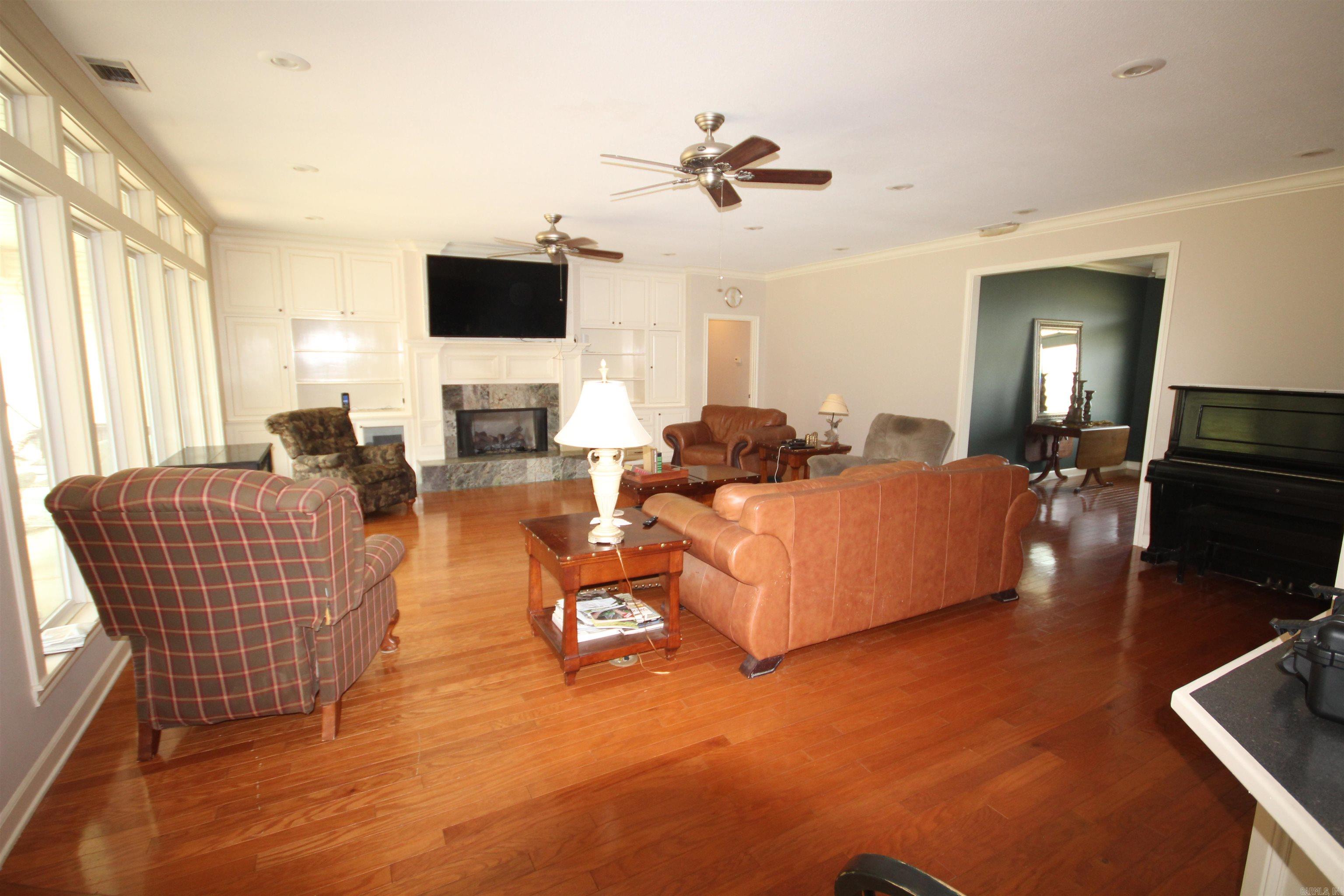899 Deerwood Ln. Property Photo 15