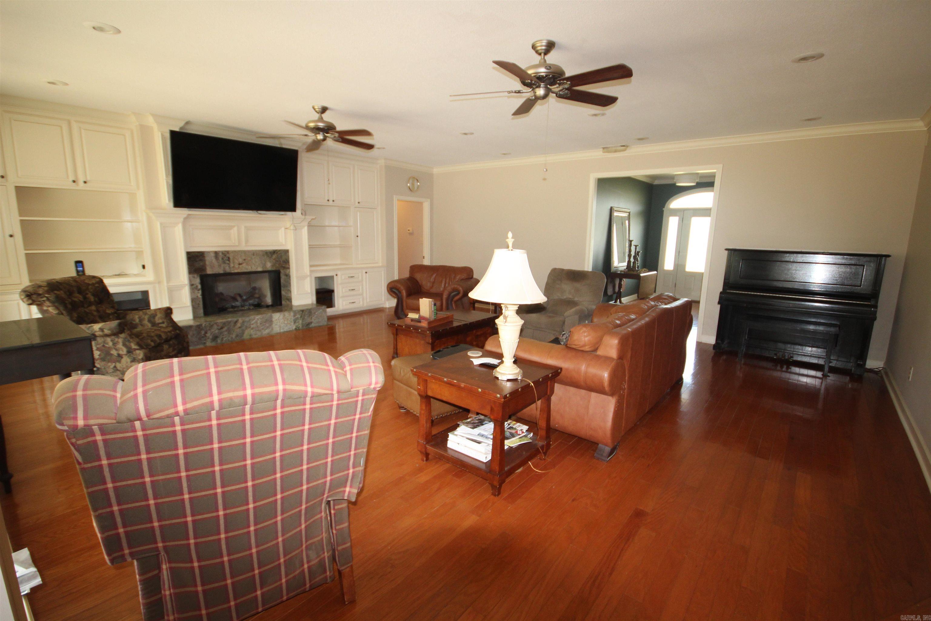 899 Deerwood Ln. Property Photo 16
