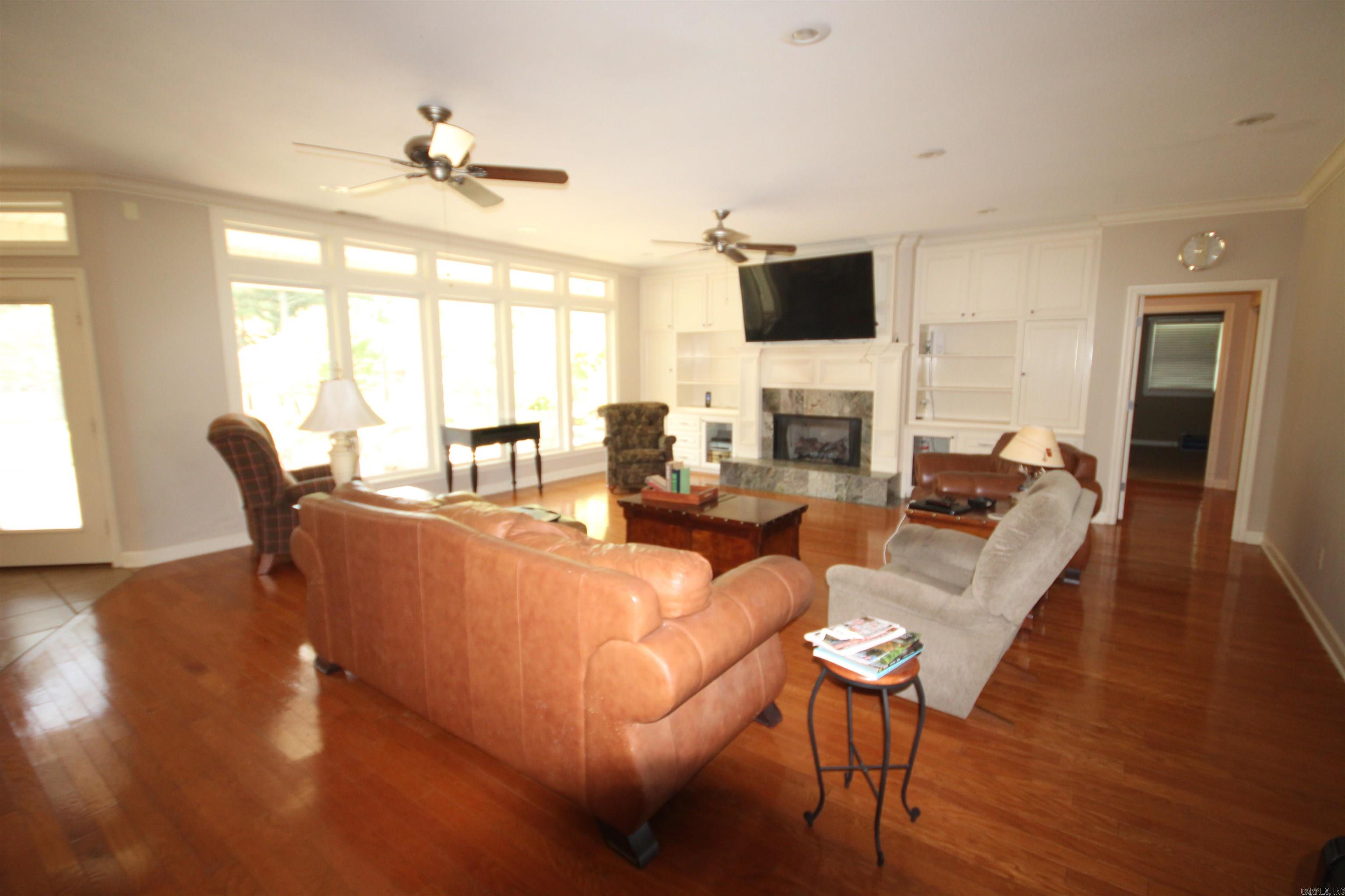 899 Deerwood Ln. Property Photo 17