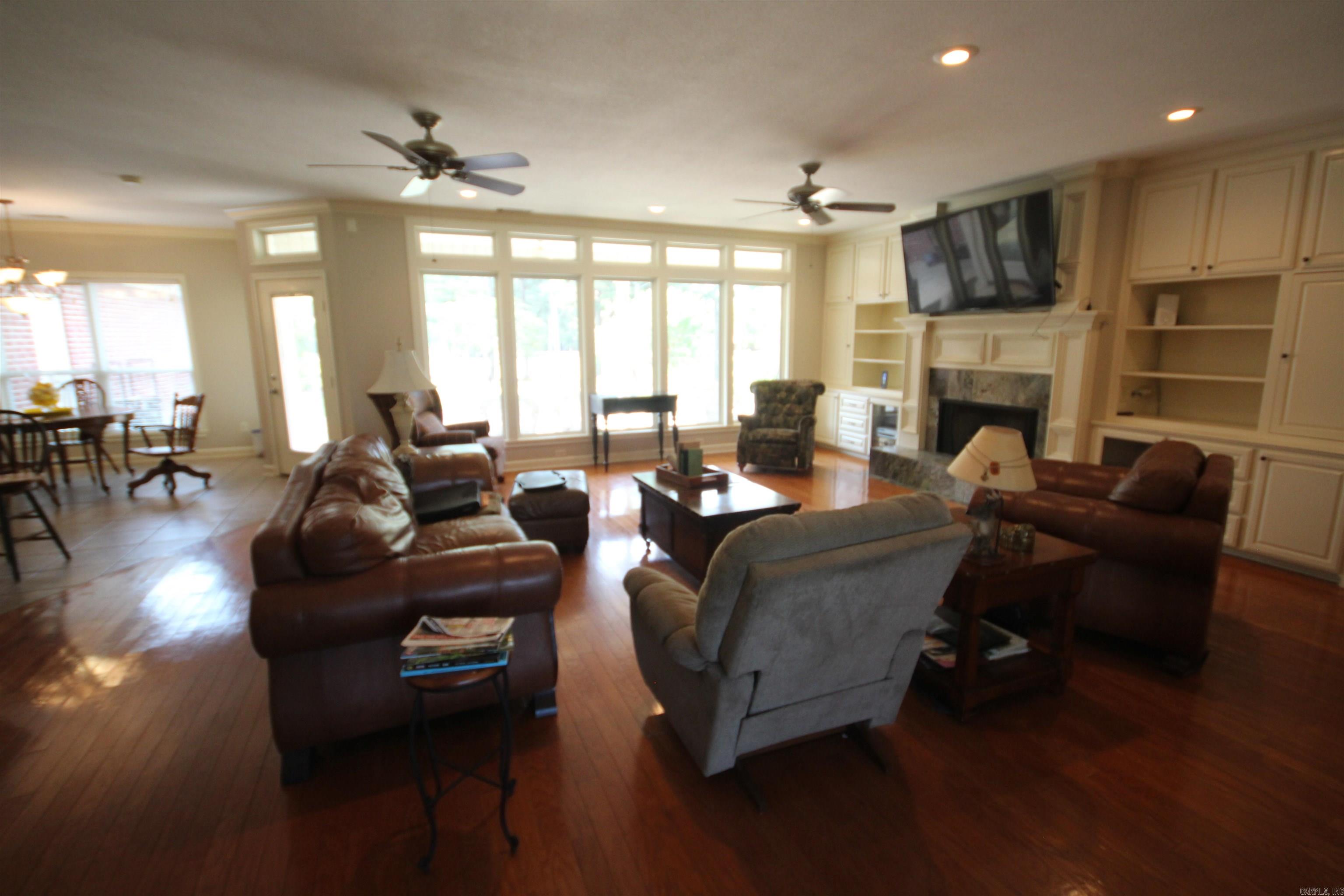 899 Deerwood Ln. Property Photo 18