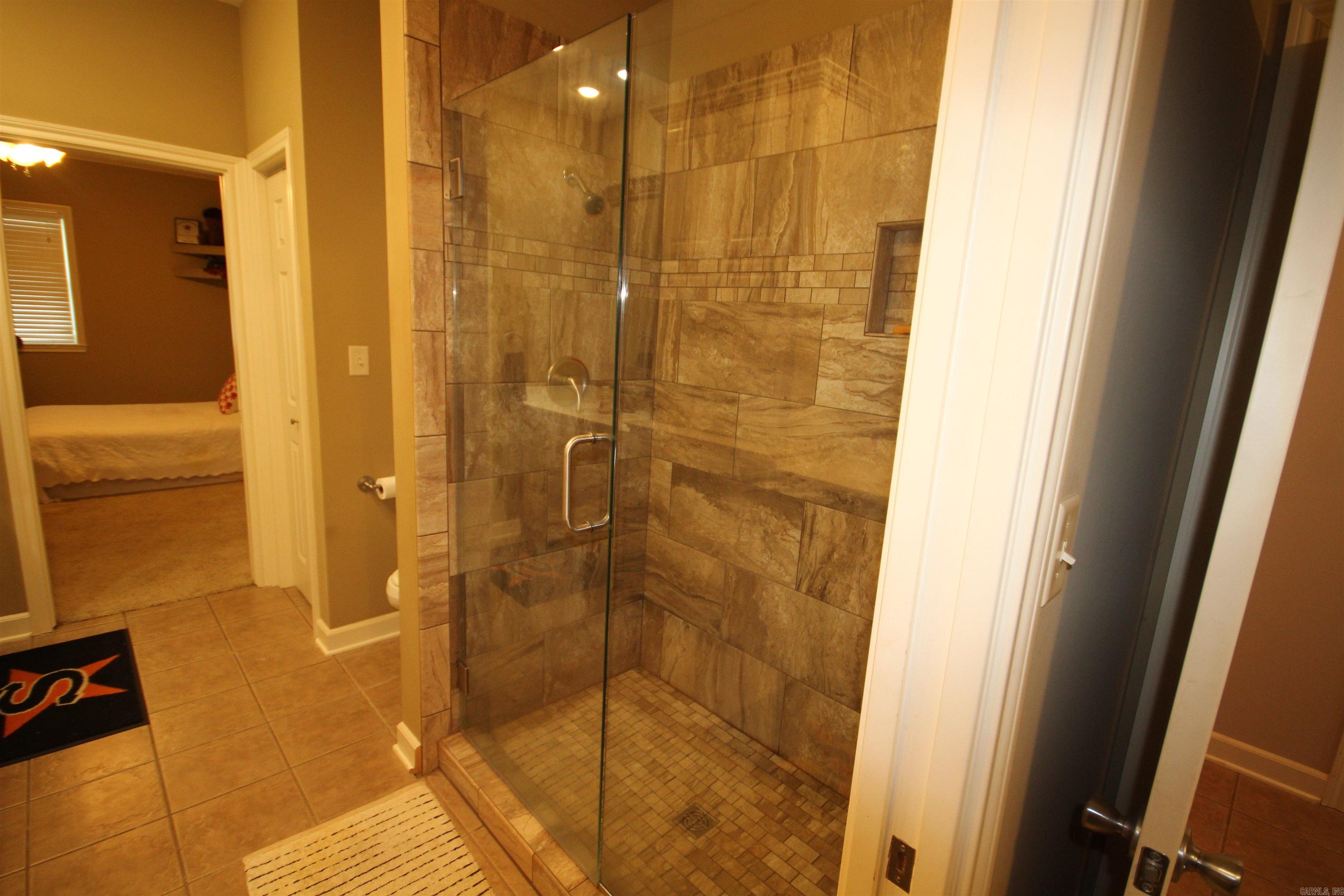 899 Deerwood Ln. Property Photo 28