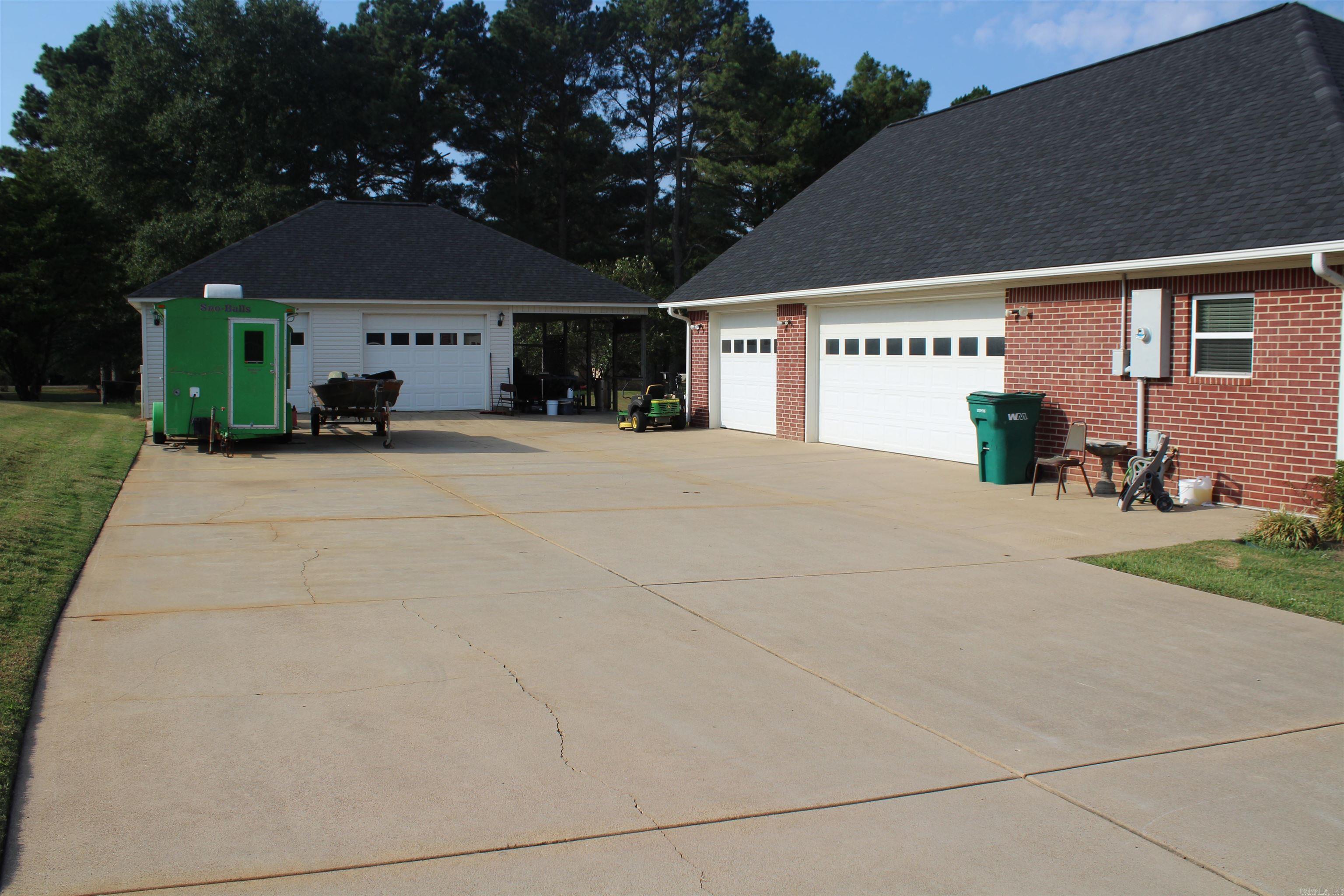 899 Deerwood Ln. Property Photo 34