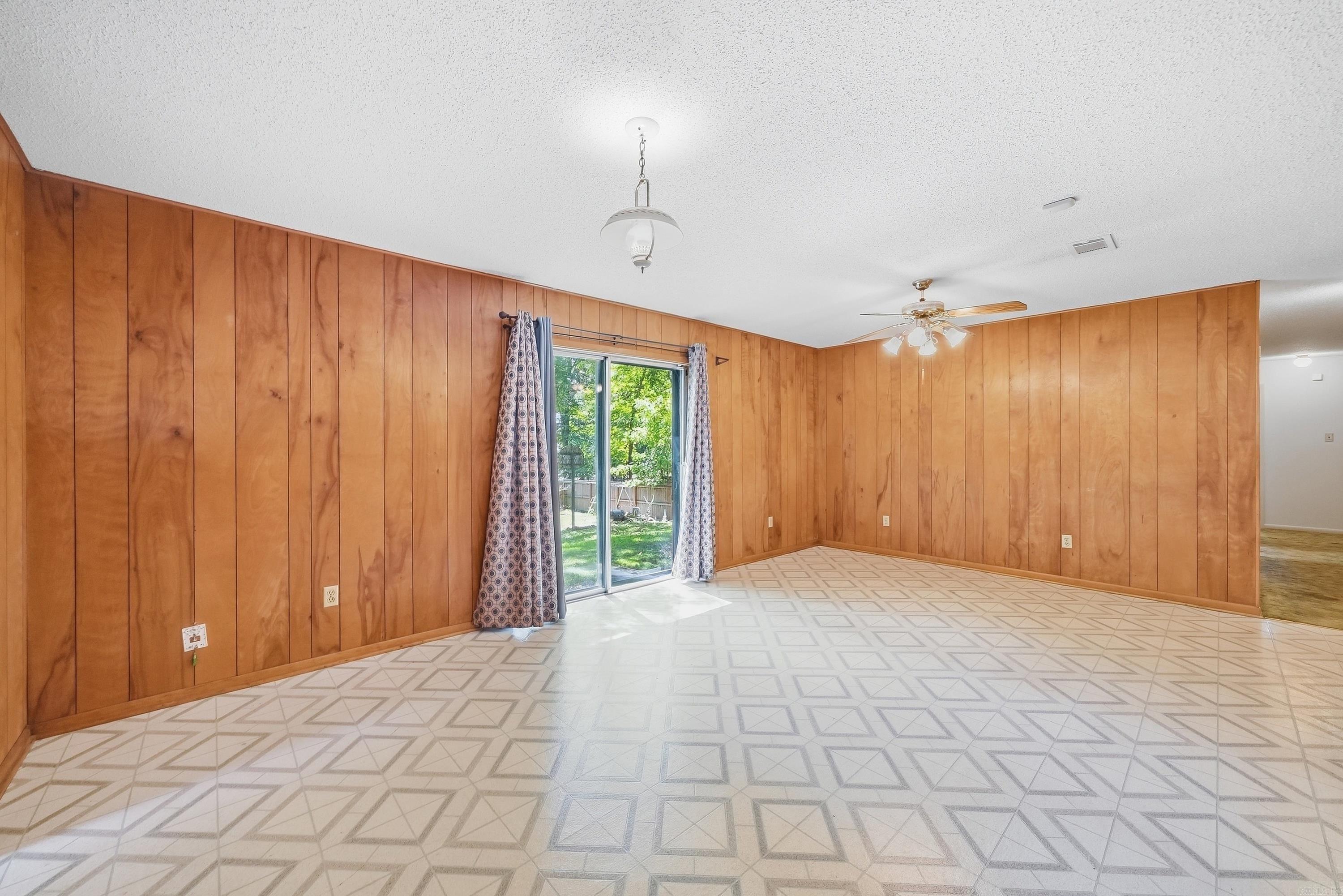 8007 Edwina Drive Property Photo 4