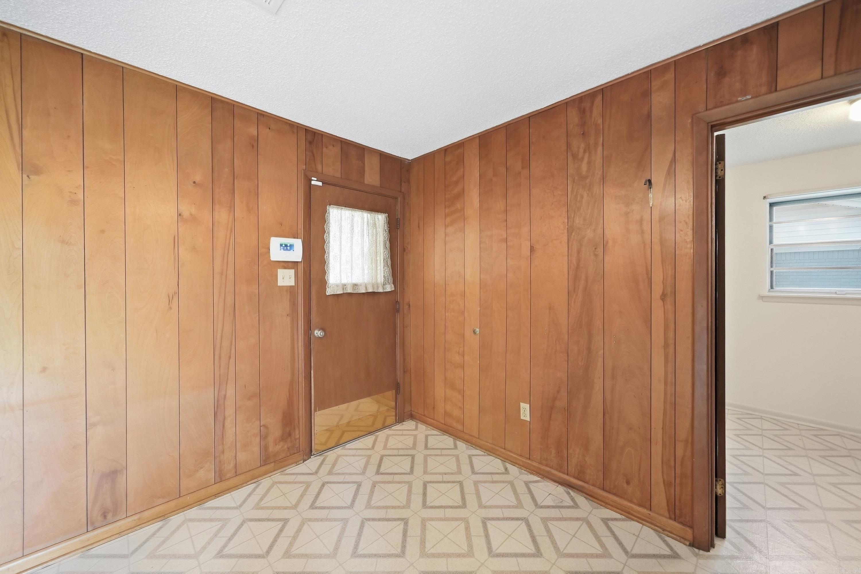 8007 Edwina Drive Property Photo 7
