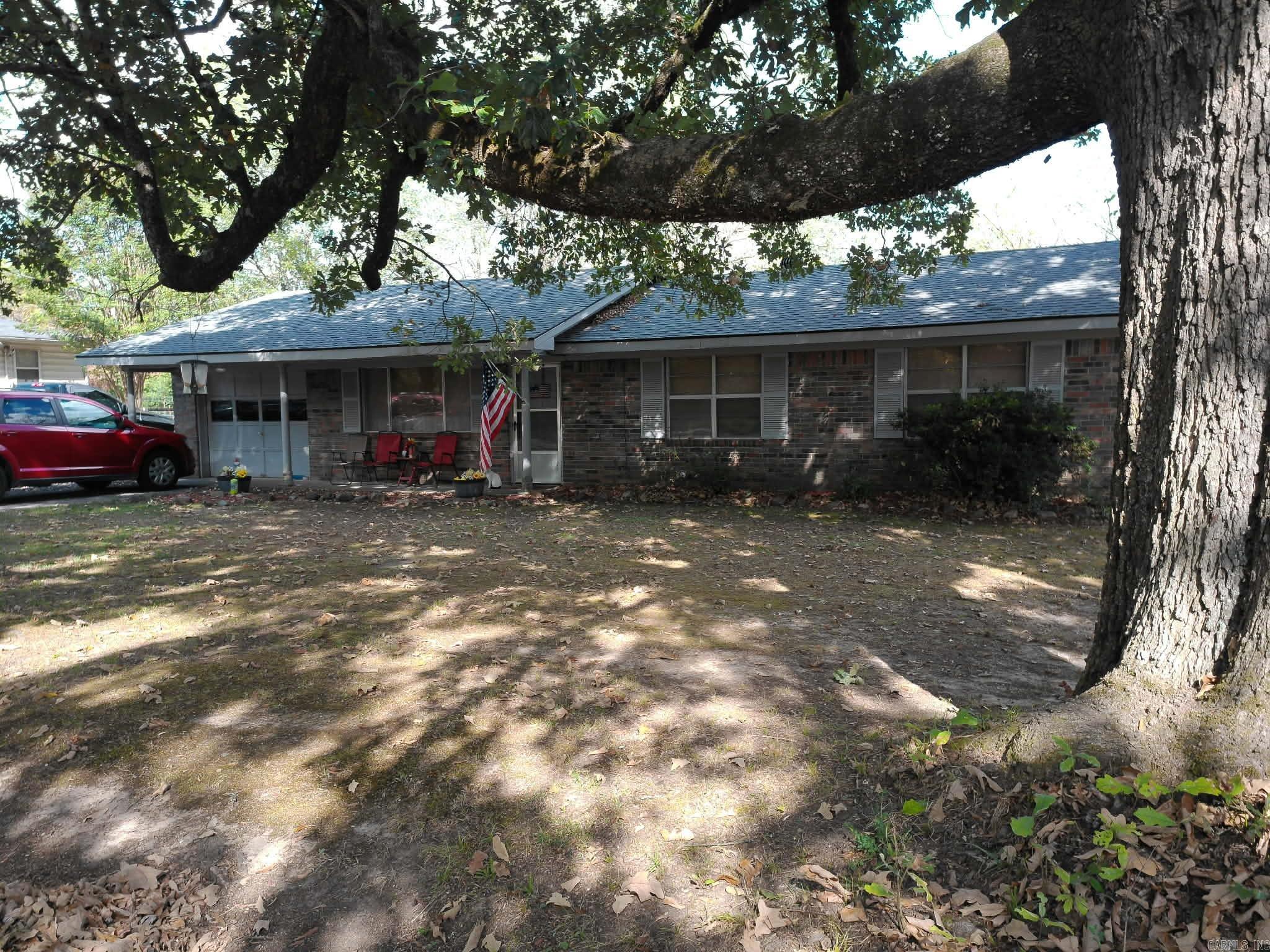 211 N Polk St. Property Photo 1