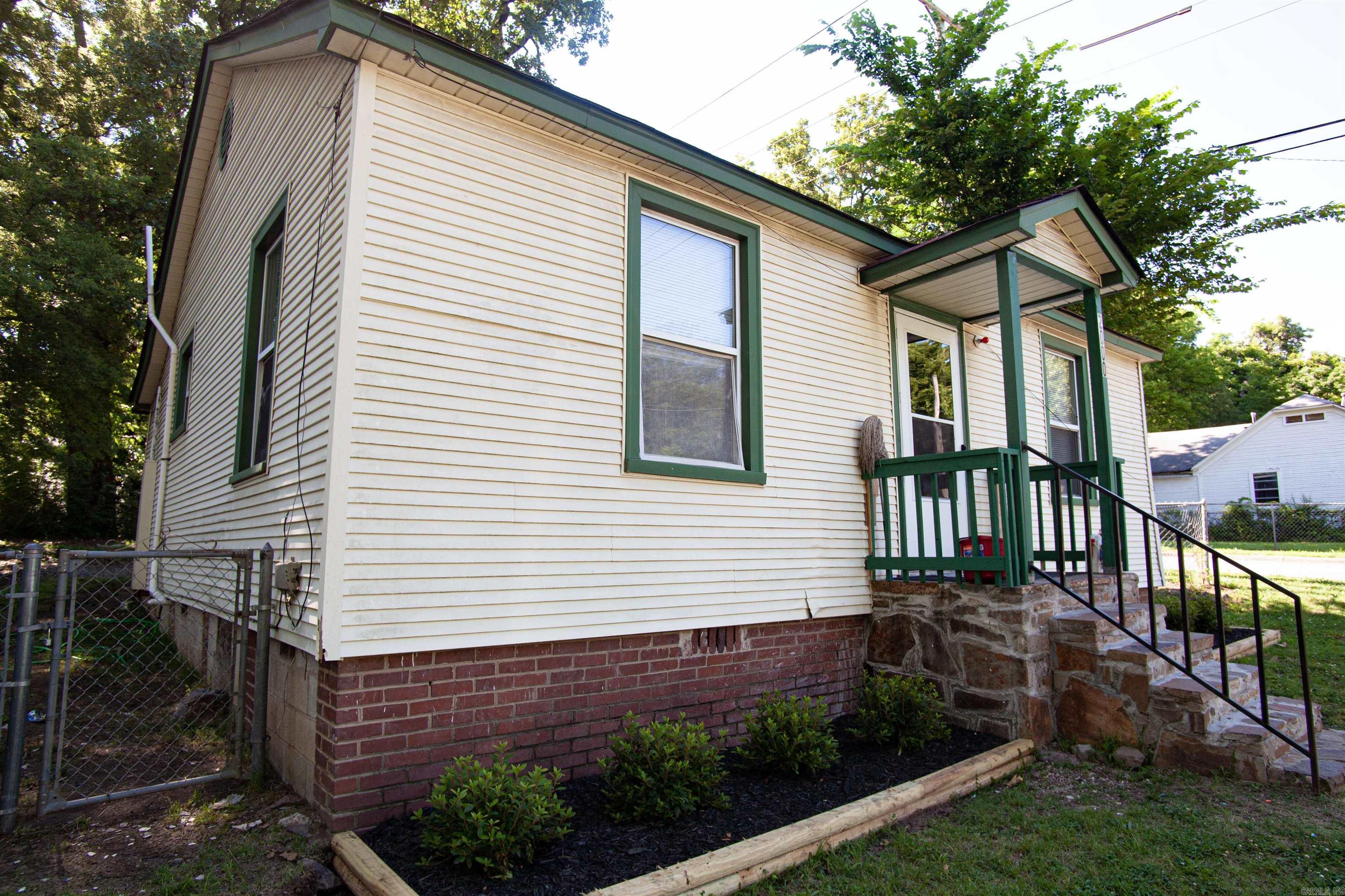 2000 Abigail Street Property Photo 2
