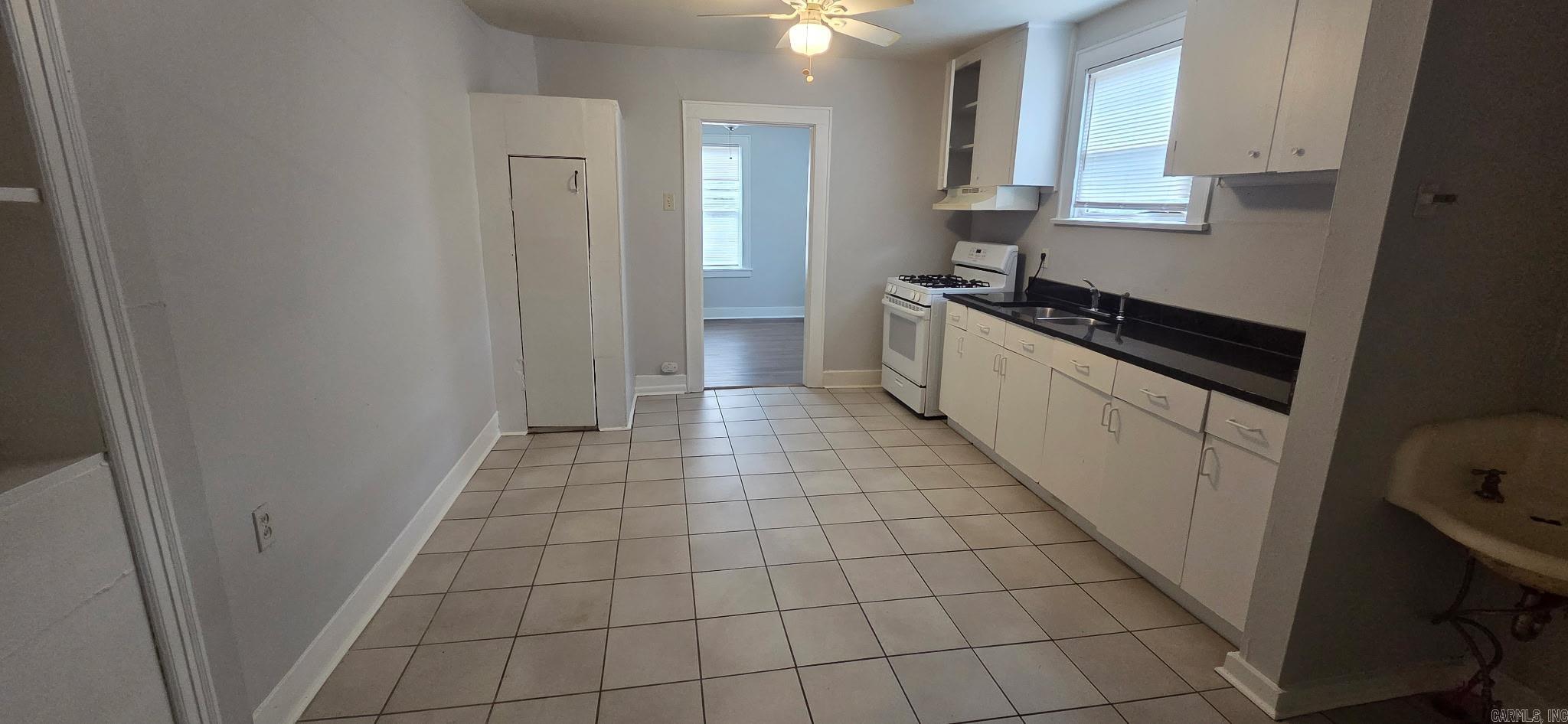 2000 Abigail Street Property Photo 5
