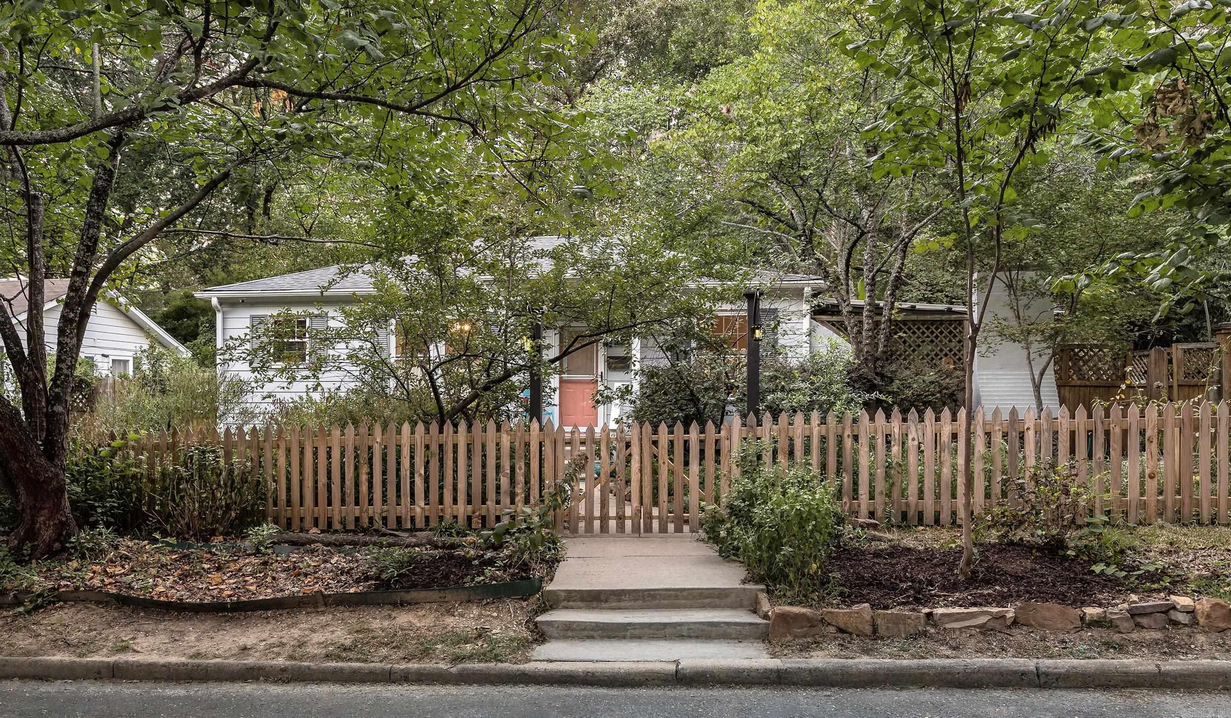 1020 N Taylor Street Property Photo 1