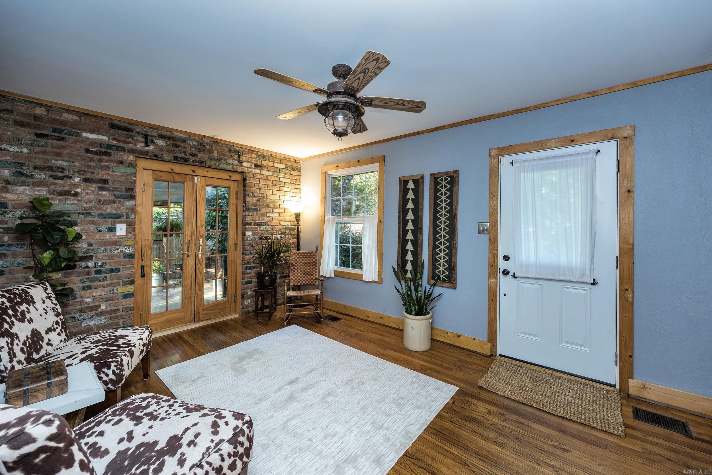 1020 N Taylor Street Property Photo 5