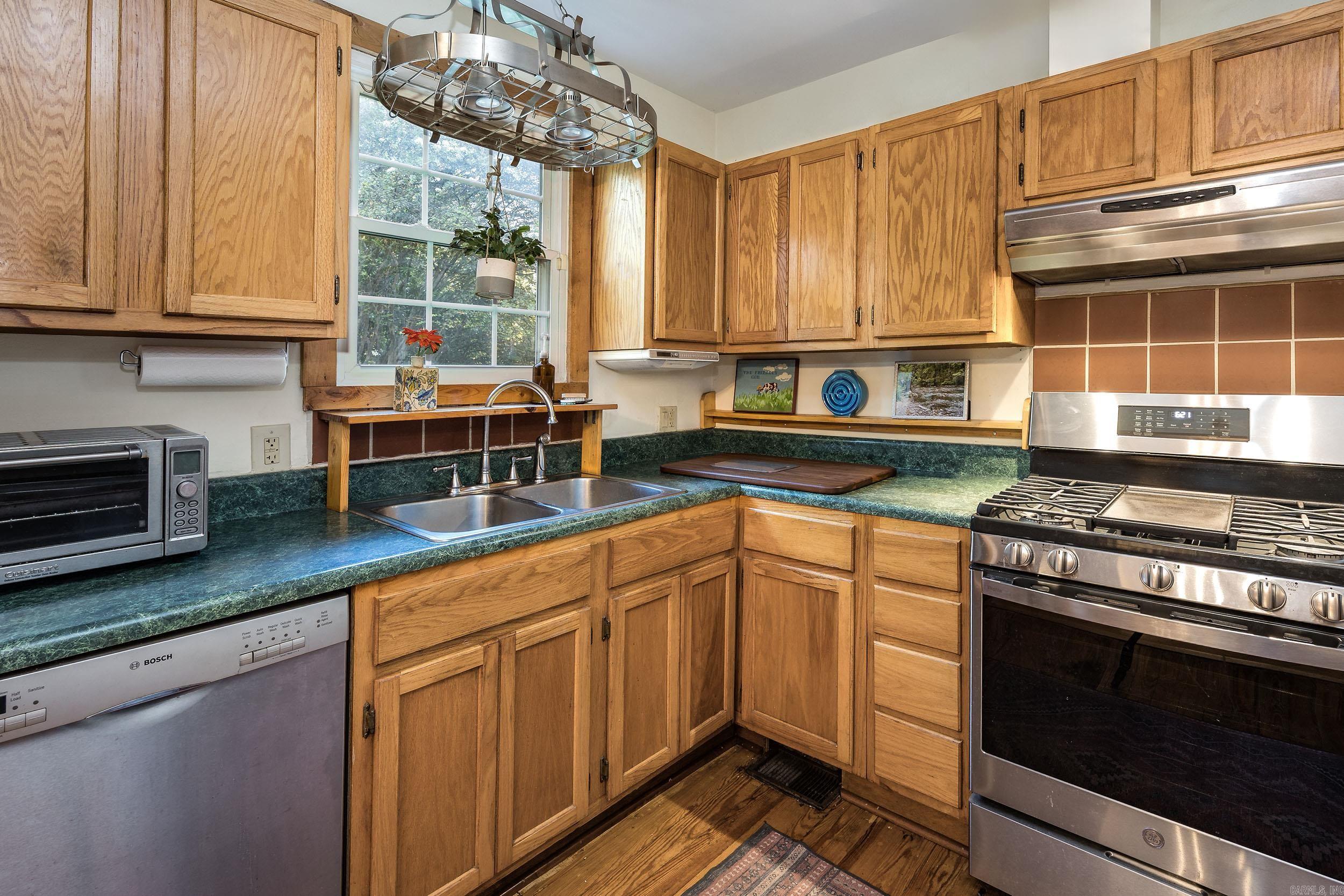 1020 N Taylor Street Property Photo 12
