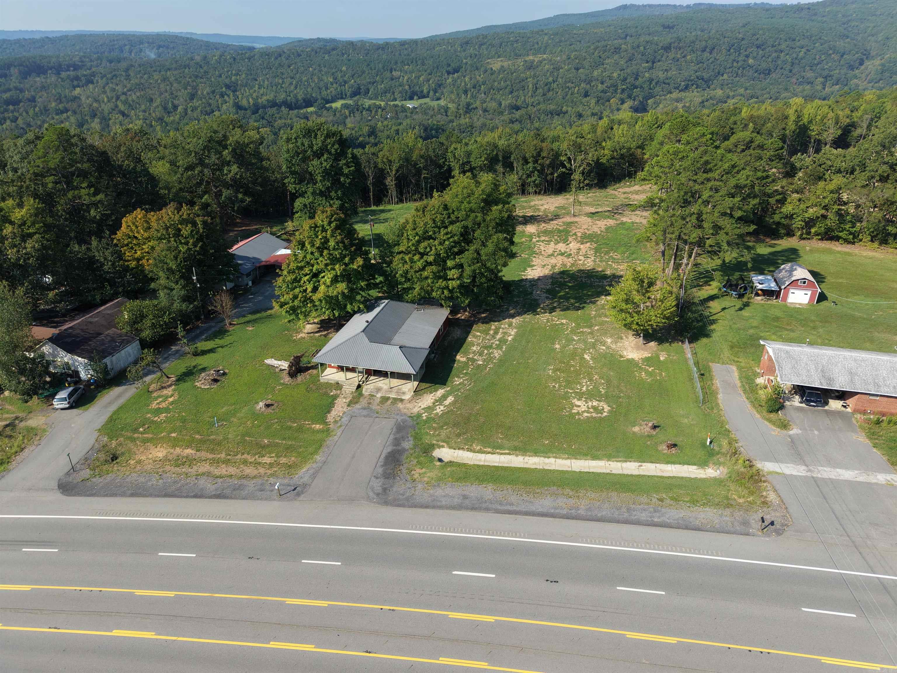 1907 N 65 Highway Property Photo 2