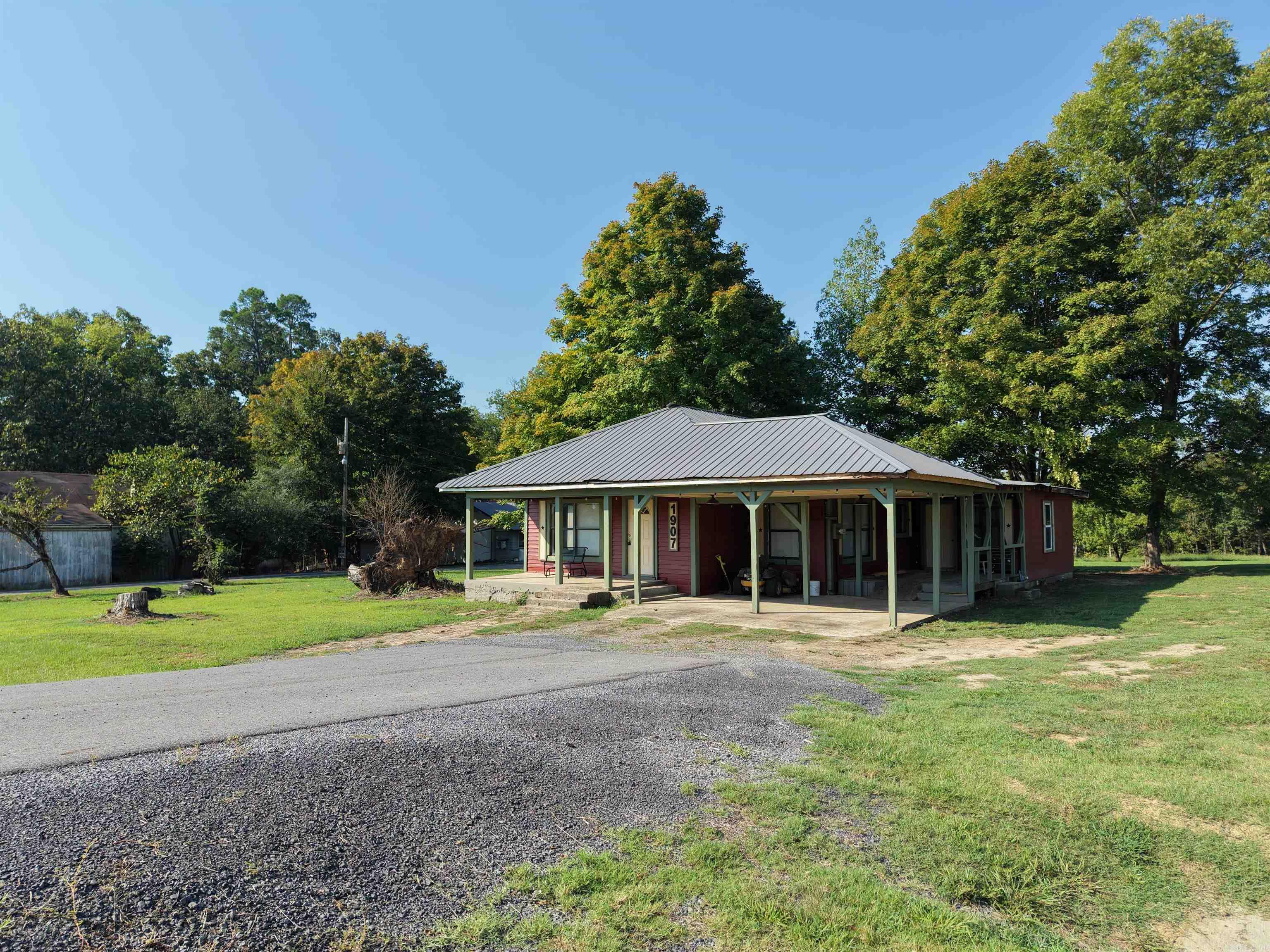 1907 N 65 Highway Property Photo 7