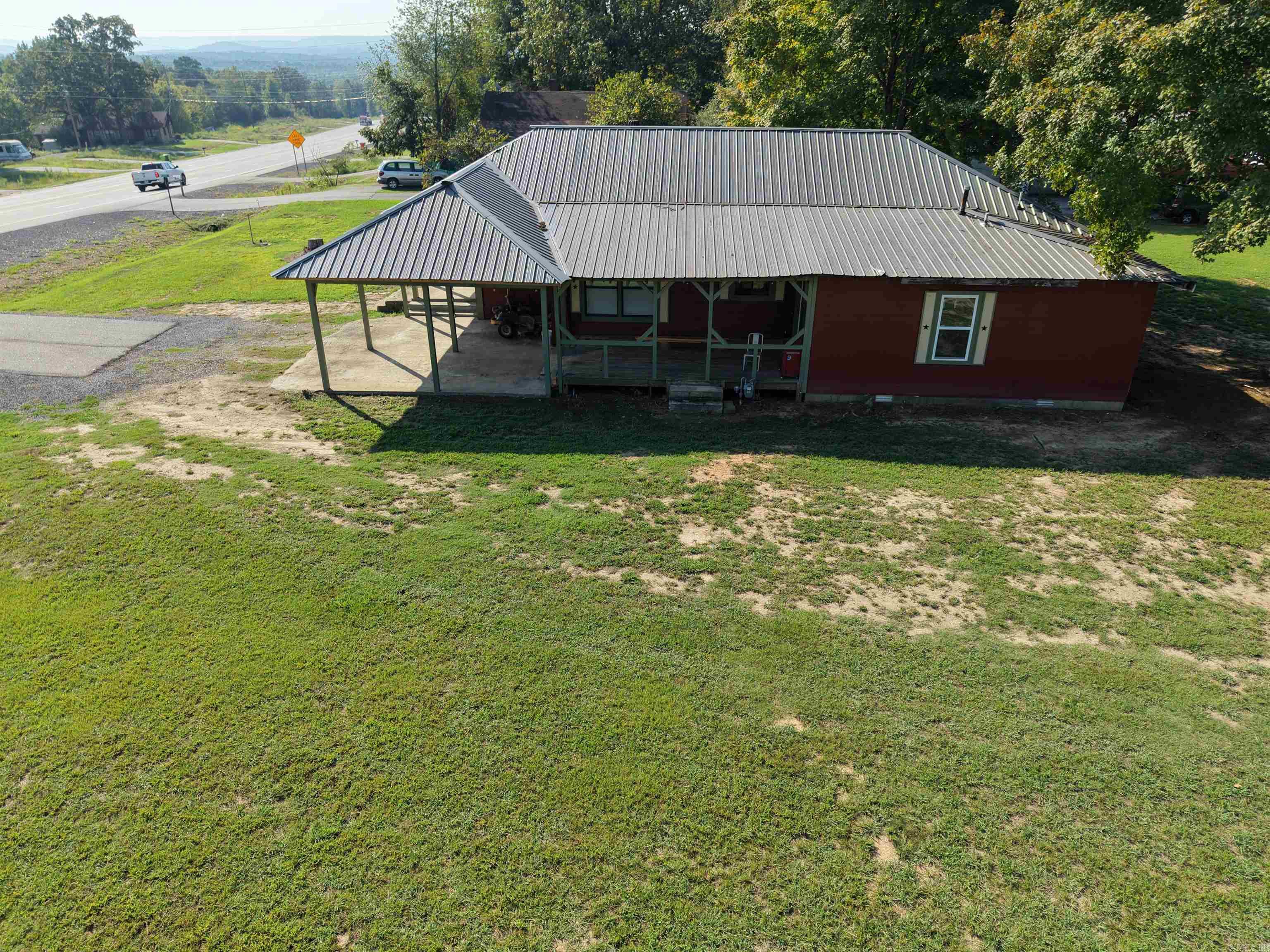 1907 N 65 Highway Property Photo 9