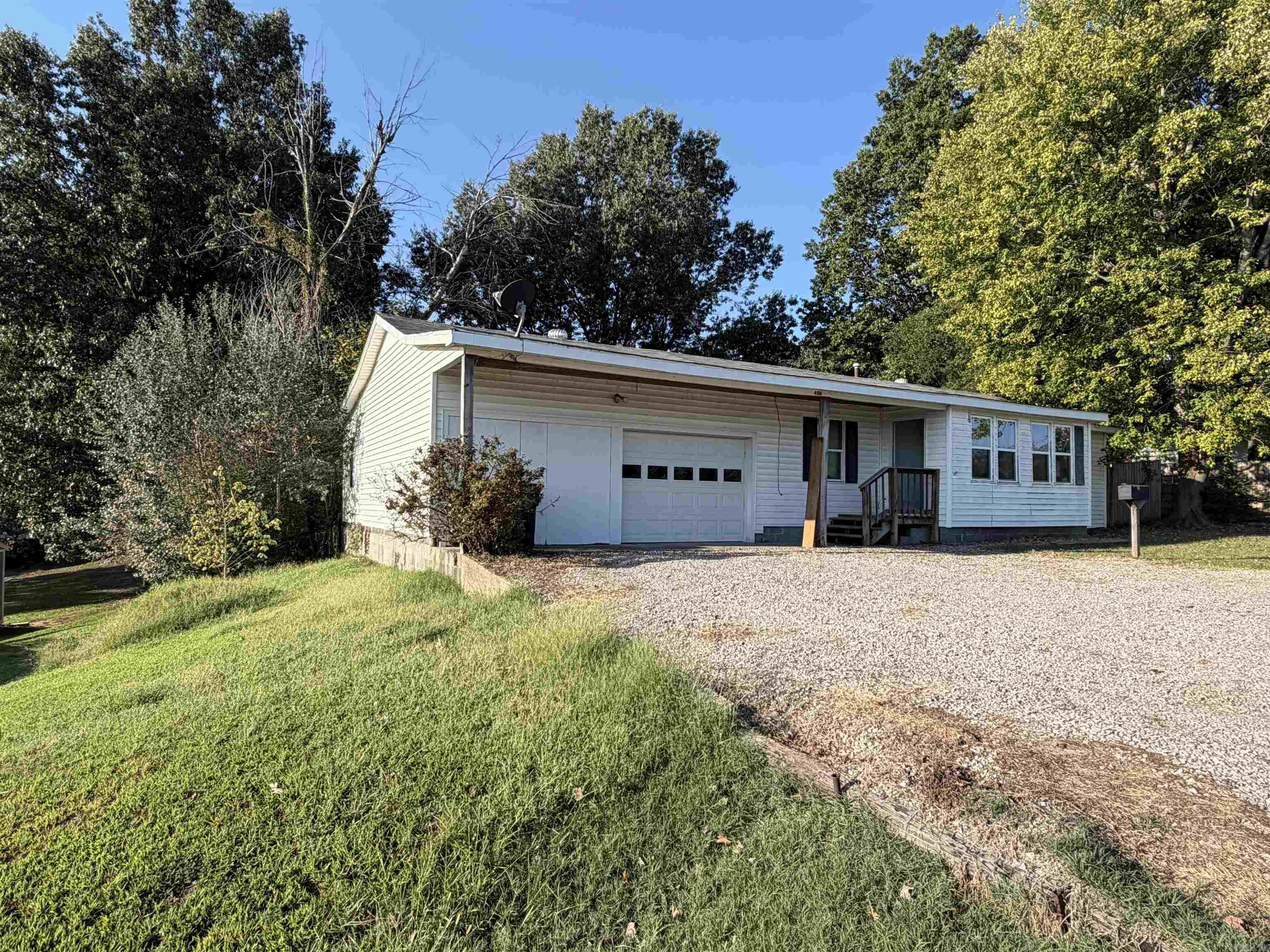 406 Hill Street Property Photo 3