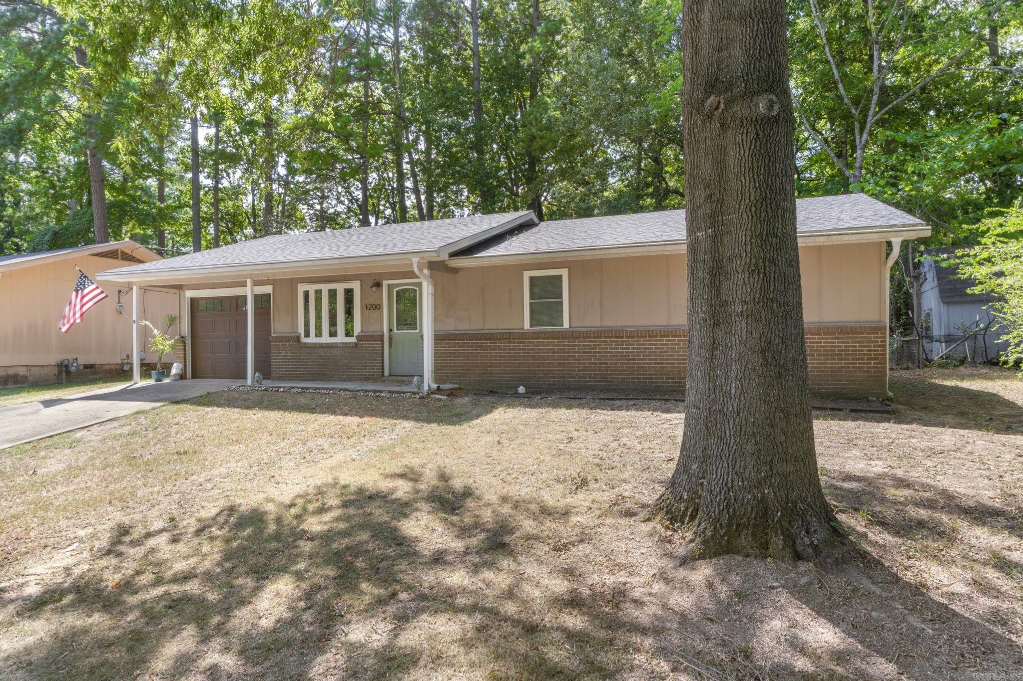 1200 Chris Drive Property Photo 2
