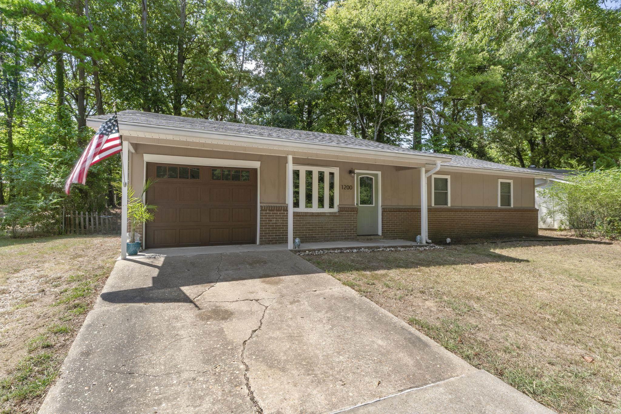 1200 Chris Drive Property Photo 3
