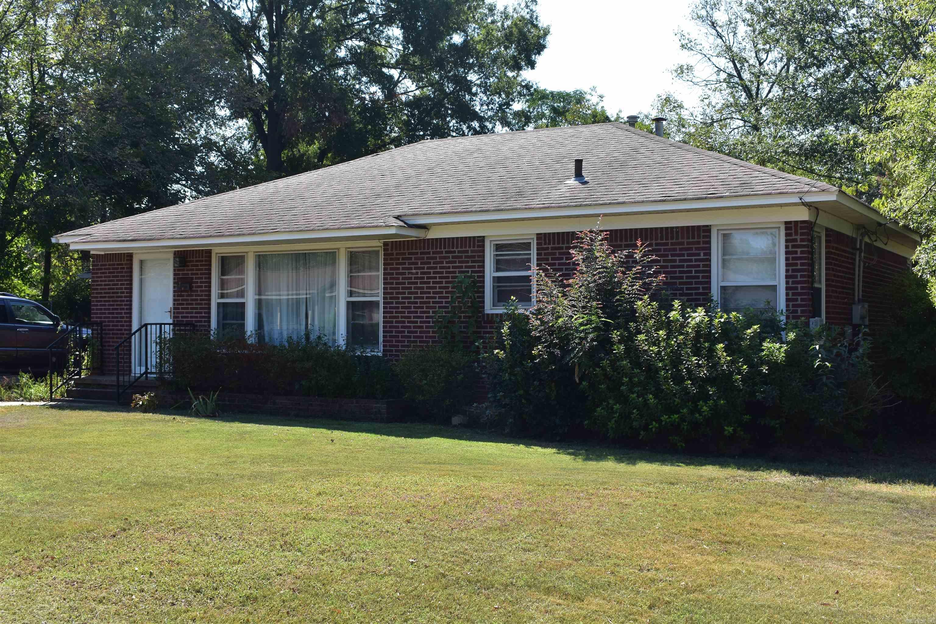 1721 W Arch Property Photo 1