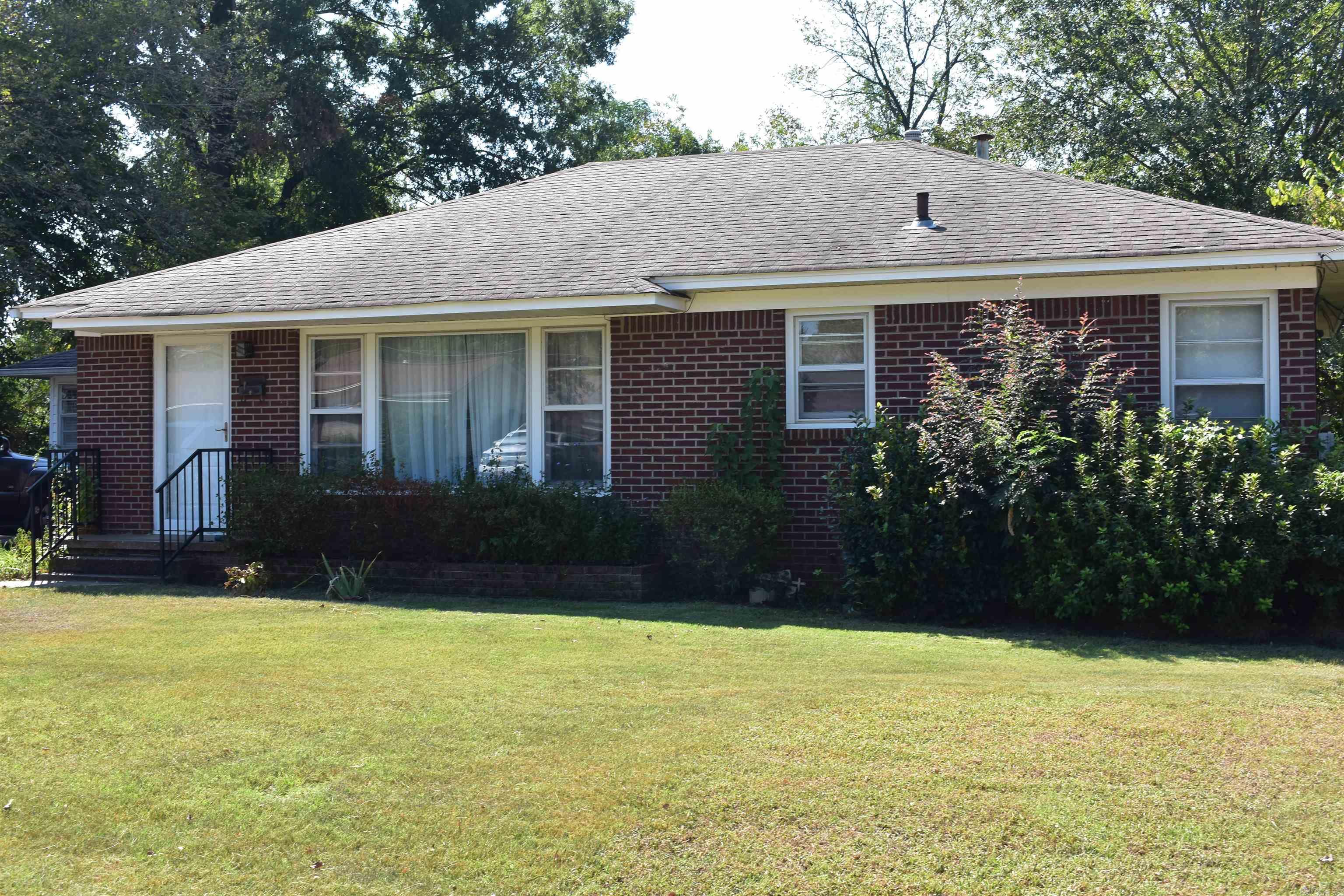 1721 W Arch Property Photo 2