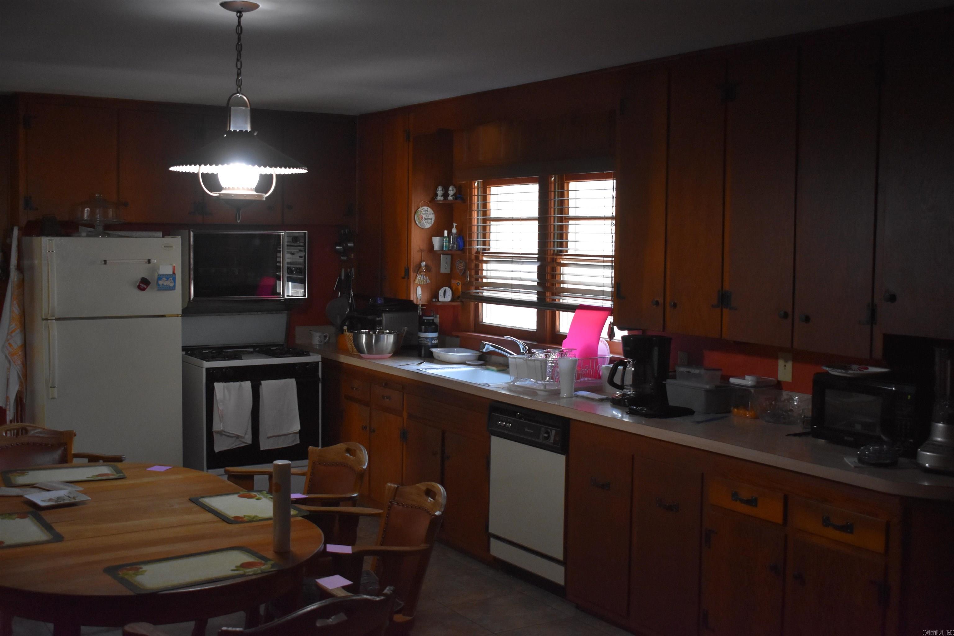 1721 W Arch Property Photo 9