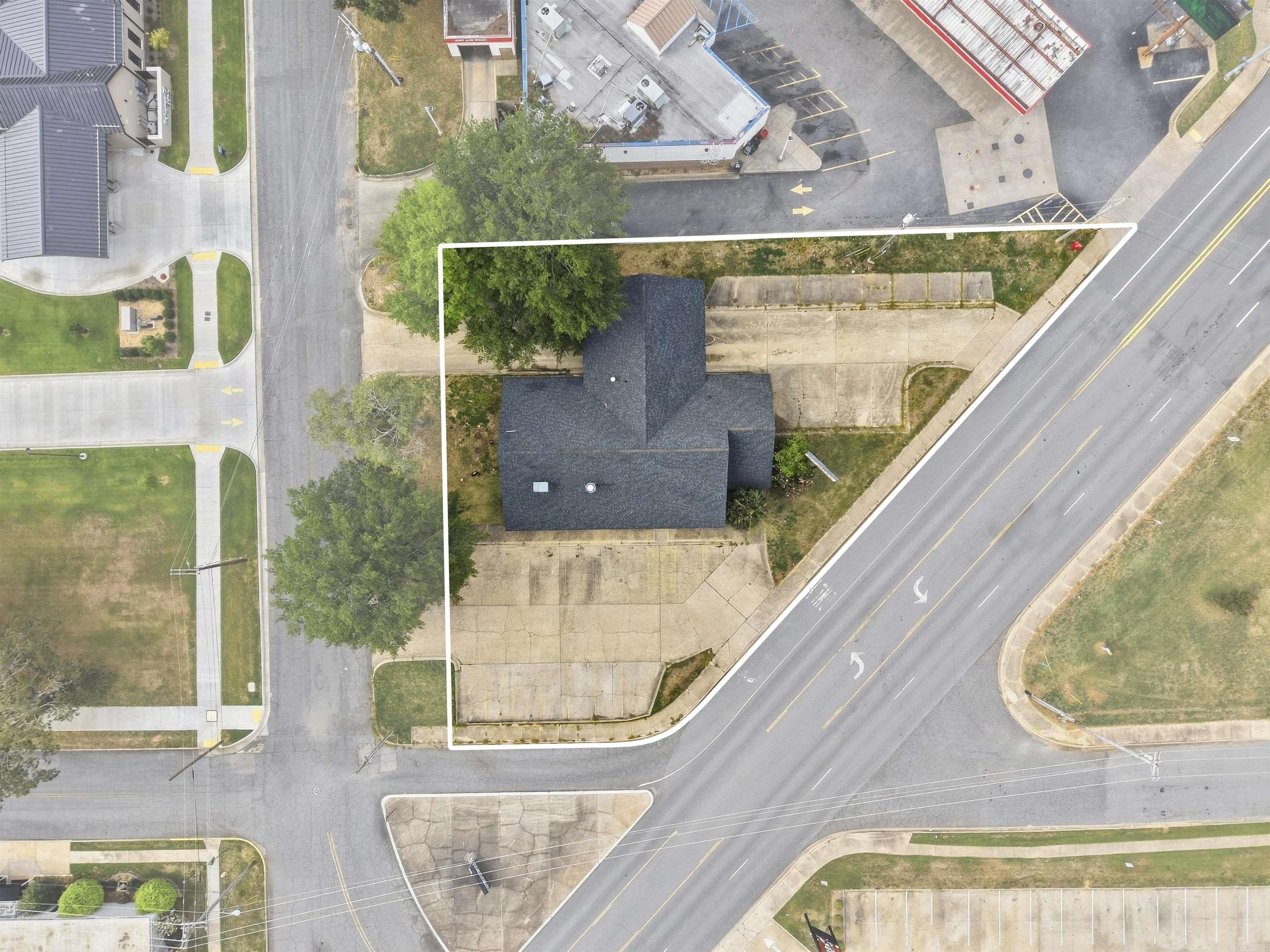 609 N Main Property Photo 2
