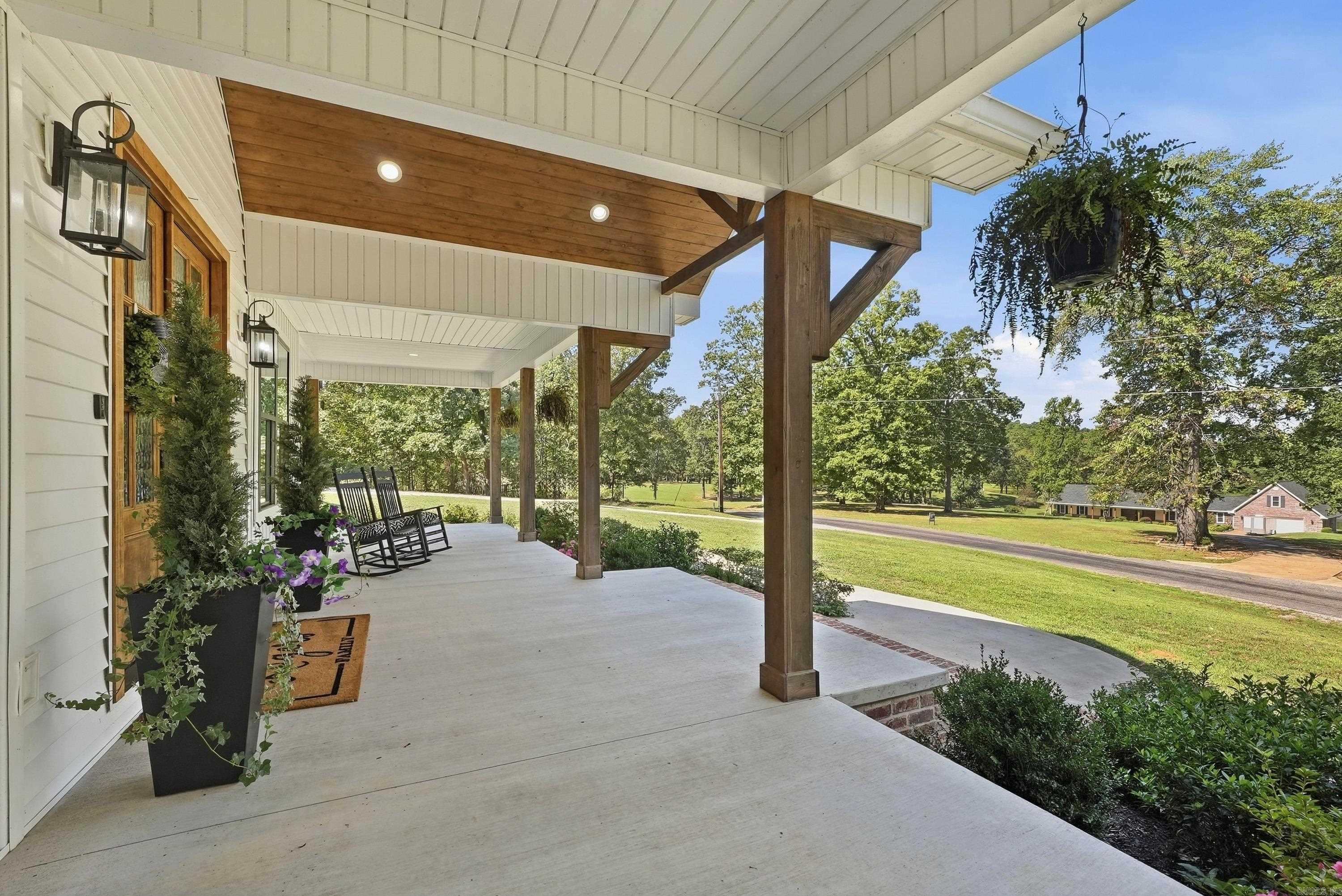 284 Northlake Cove Property Photo 3