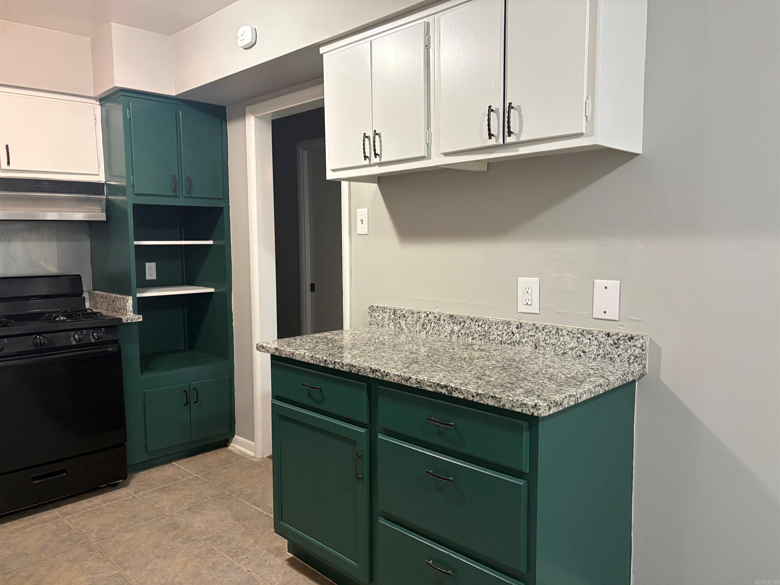 427 Sierra Madre Drive Property Photo 4