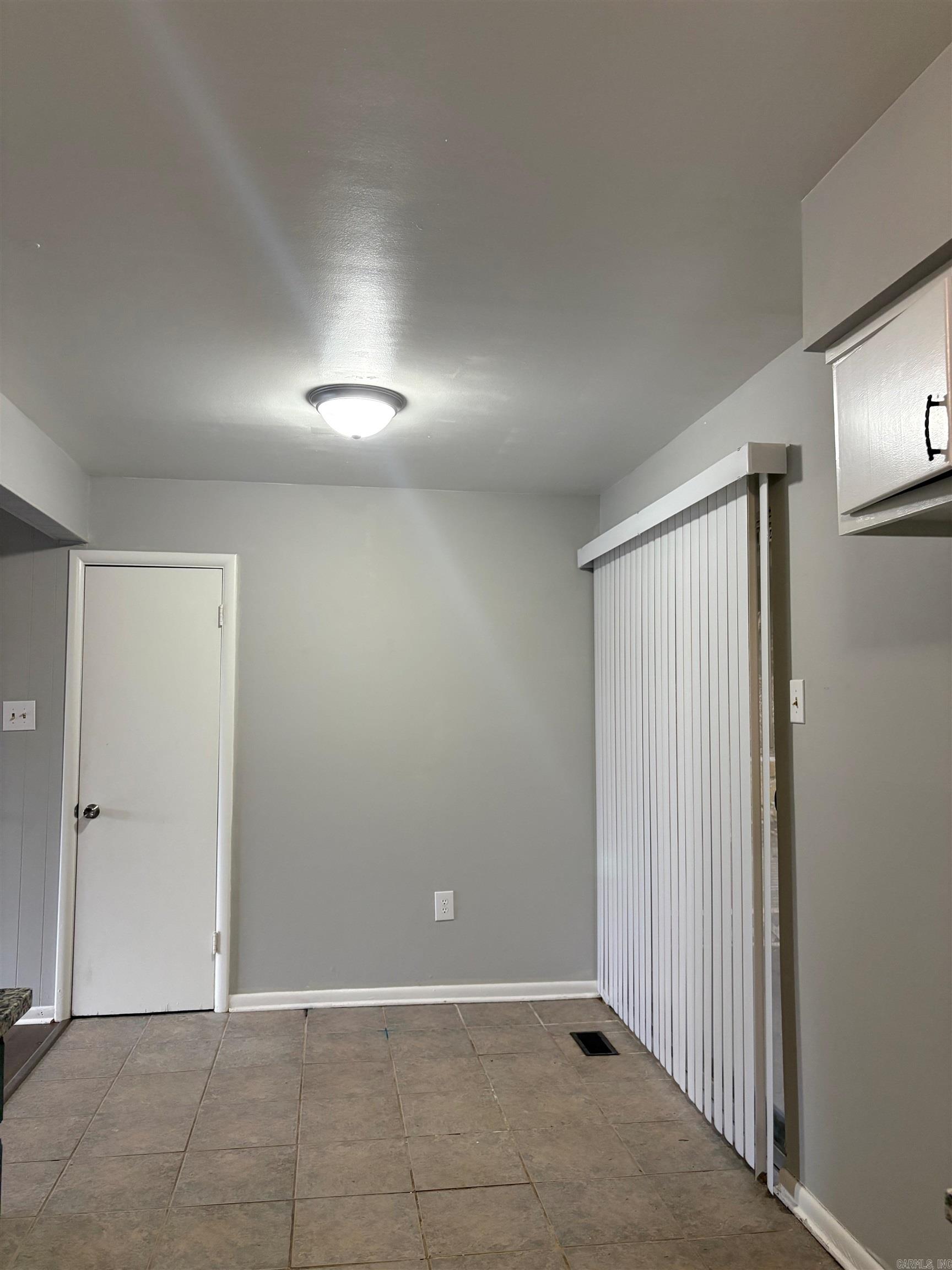 427 Sierra Madre Drive Property Photo 6