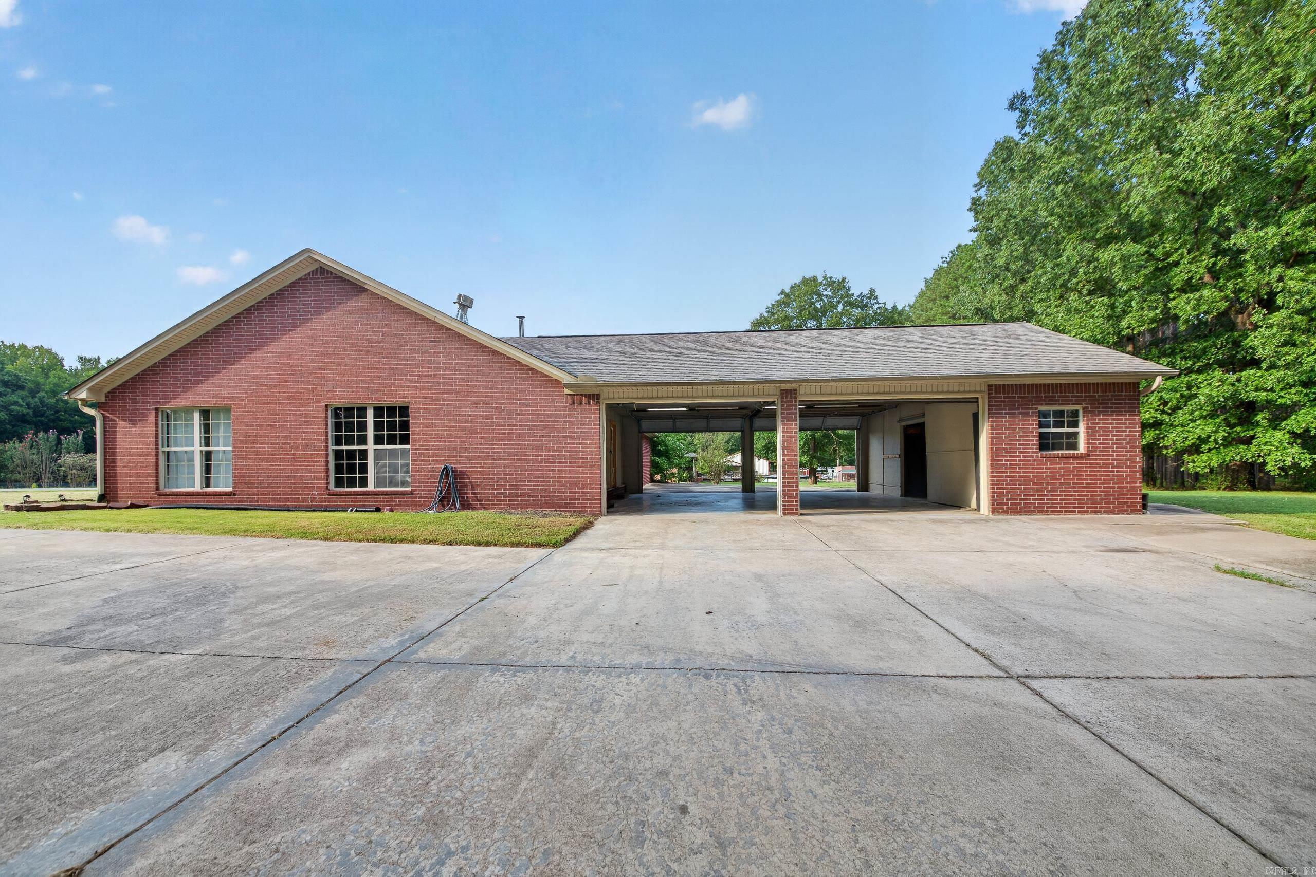 85 Williamsburg Cove Property Photo 4