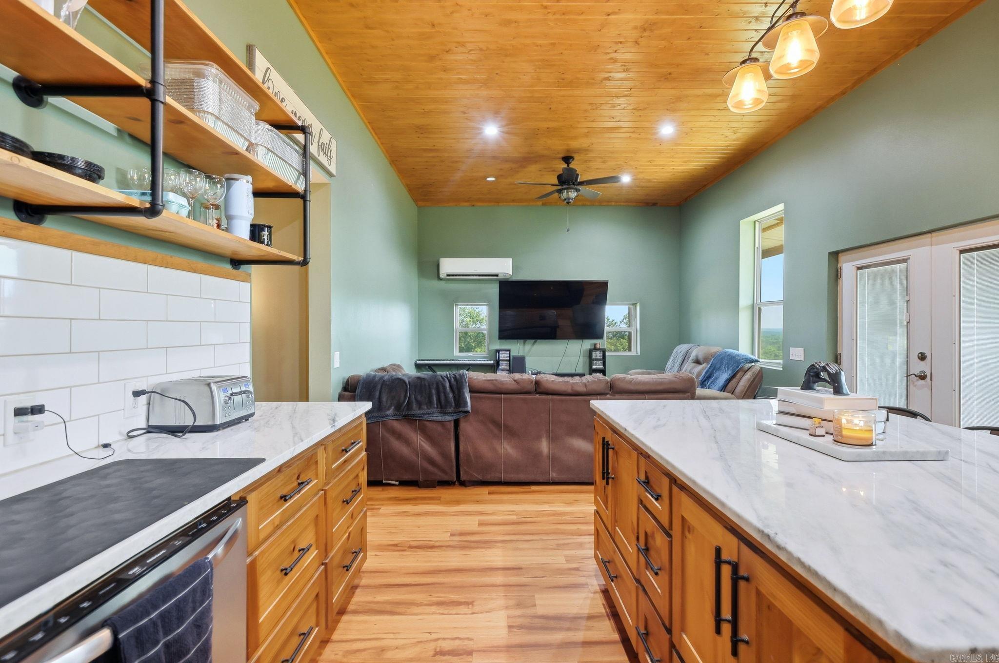 292 Easy Street Property Photo 8