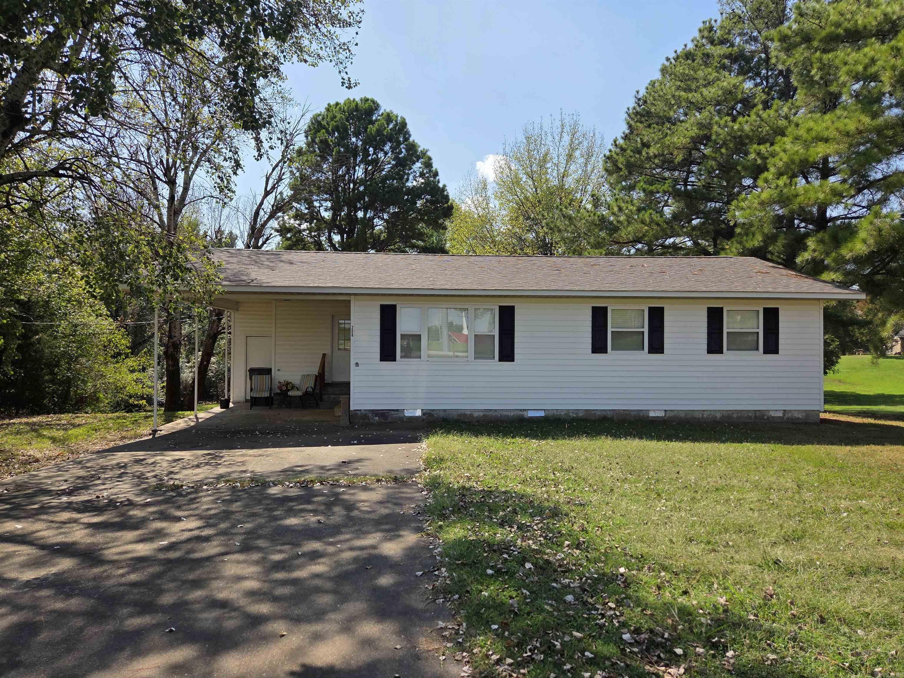 208 Academy Property Photo 1