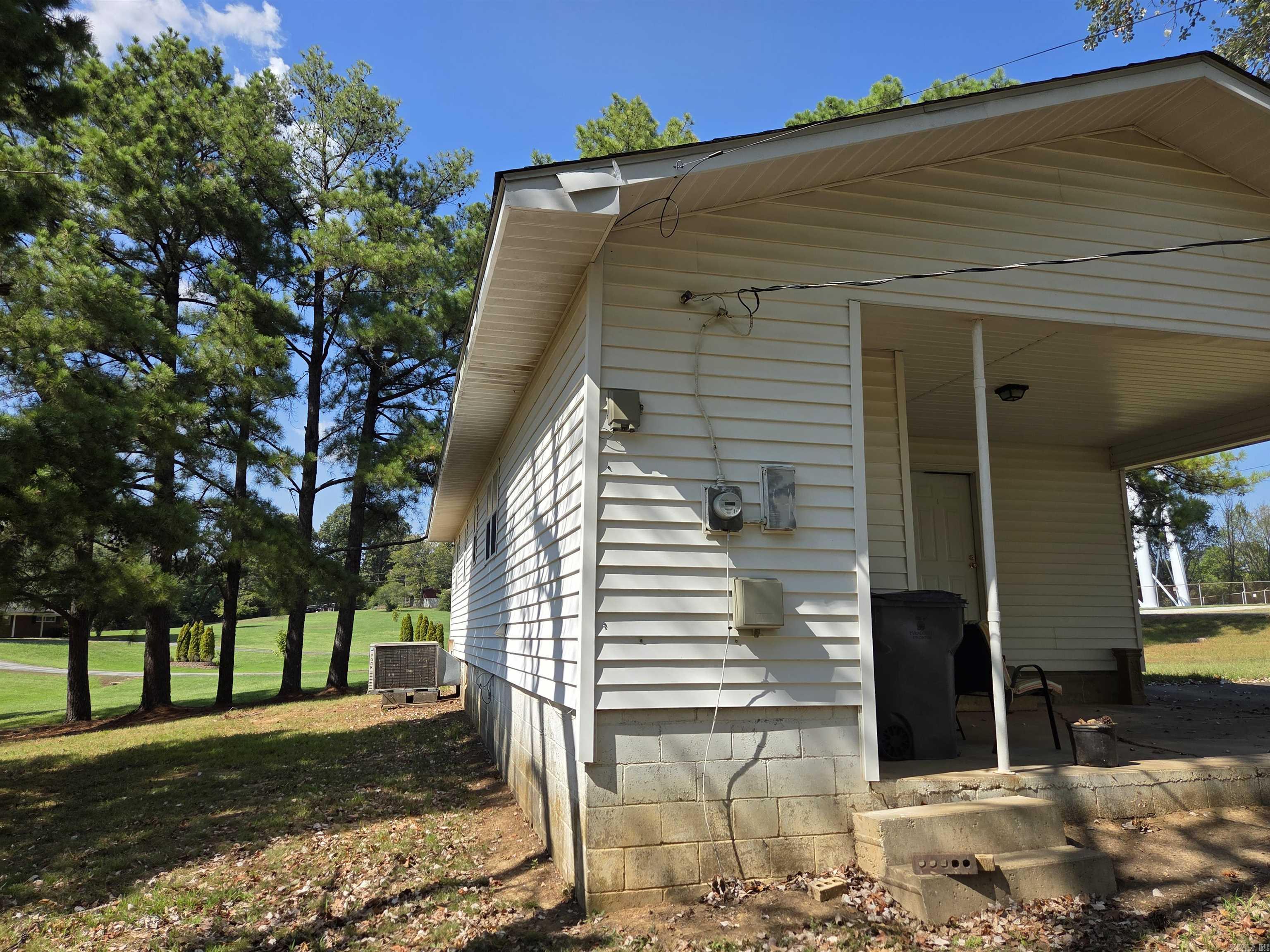 208 Academy Property Photo 4