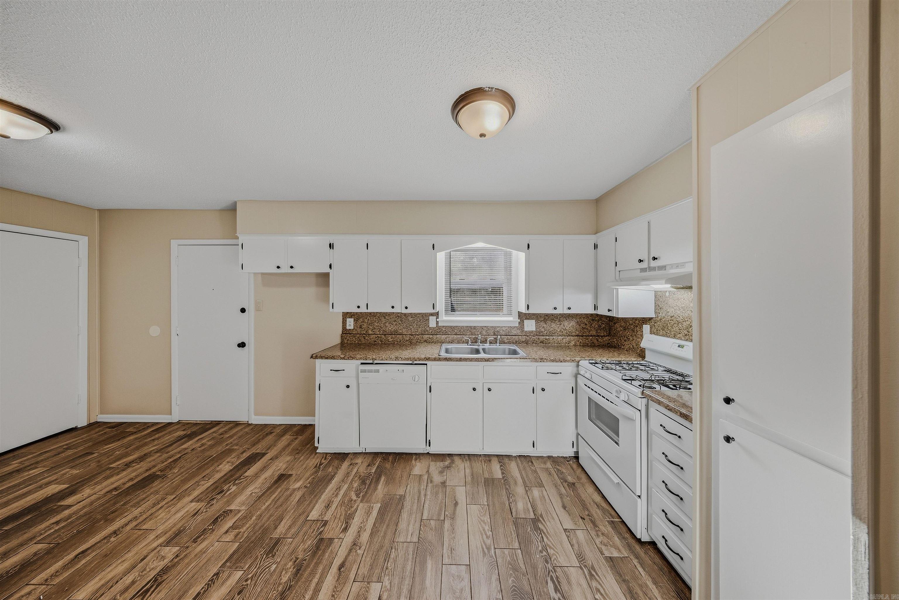 21 Compass Point Street Property Photo 9
