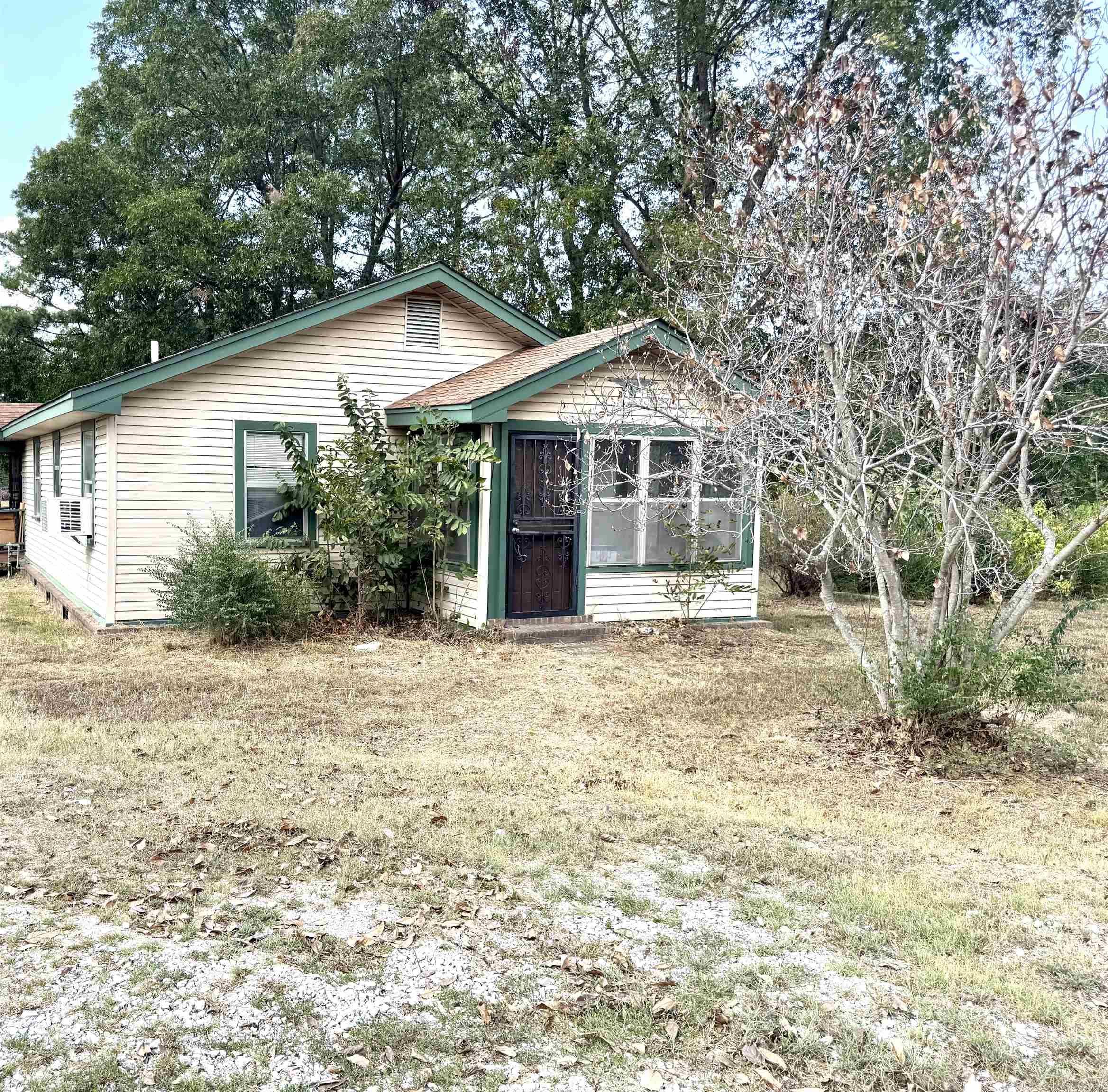 103 N Oak Property Photo 1