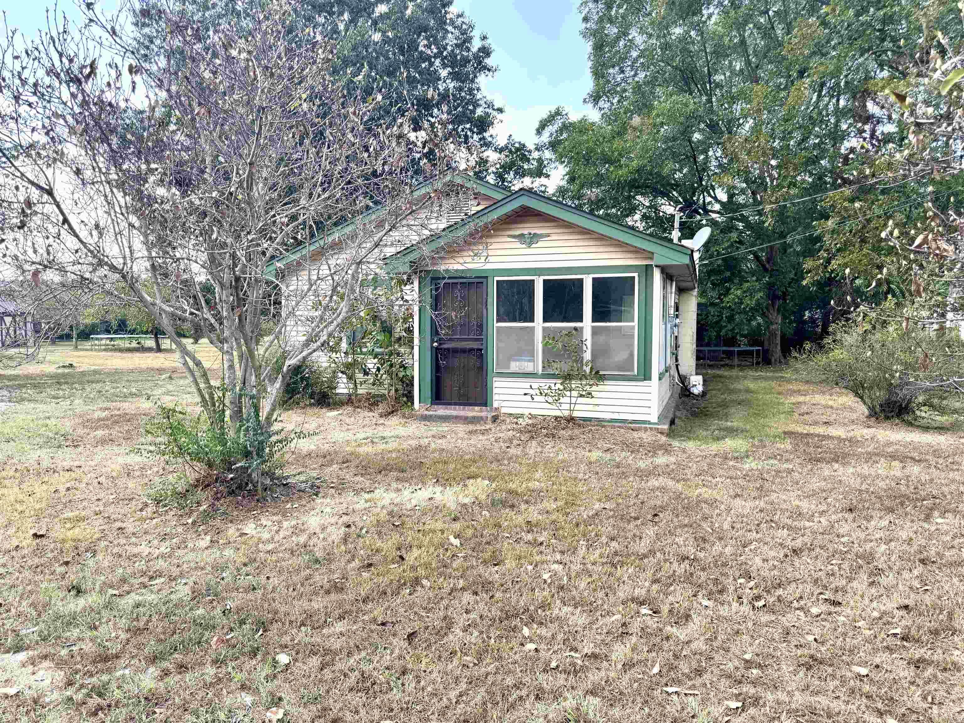 103 N Oak Property Photo 2