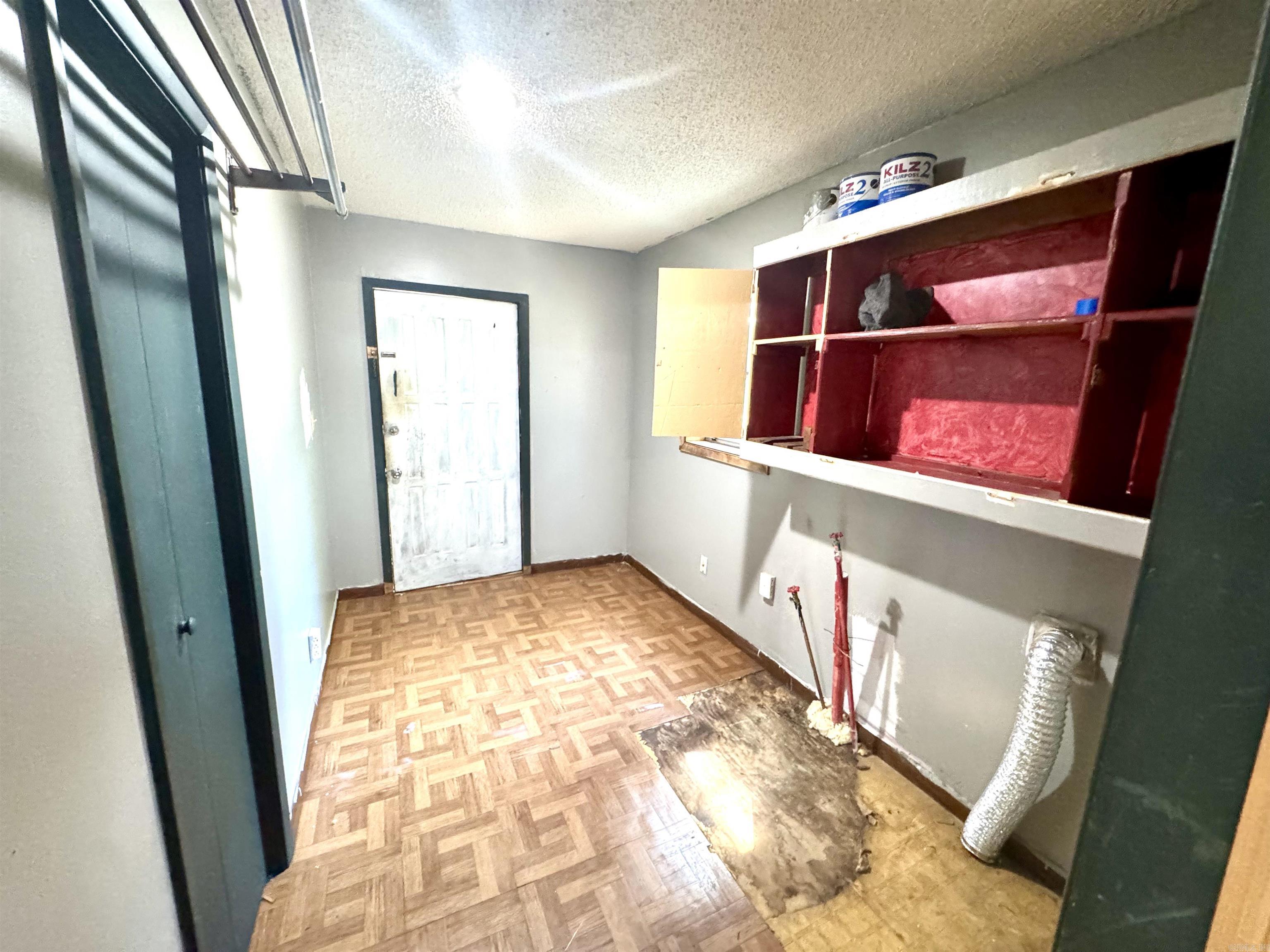 103 N Oak Property Photo 6