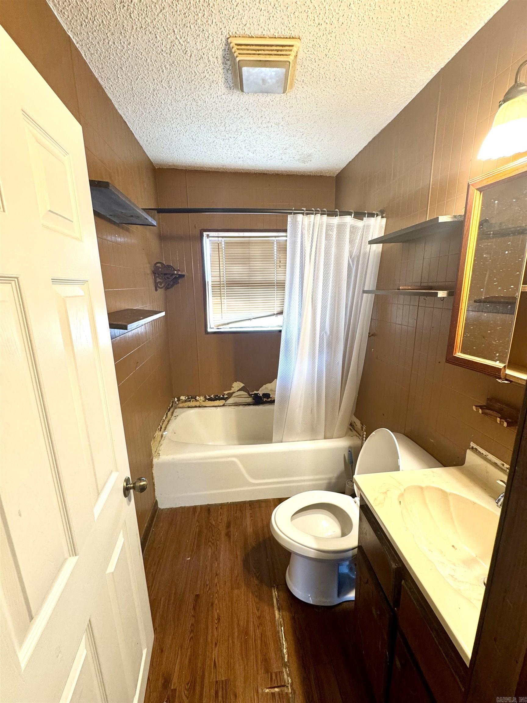 103 N Oak Property Photo 8