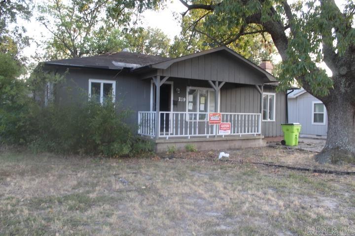 219 W 20th Street Property Photo 1