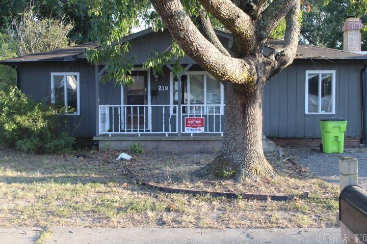 219 W 20th Street Property Photo 2